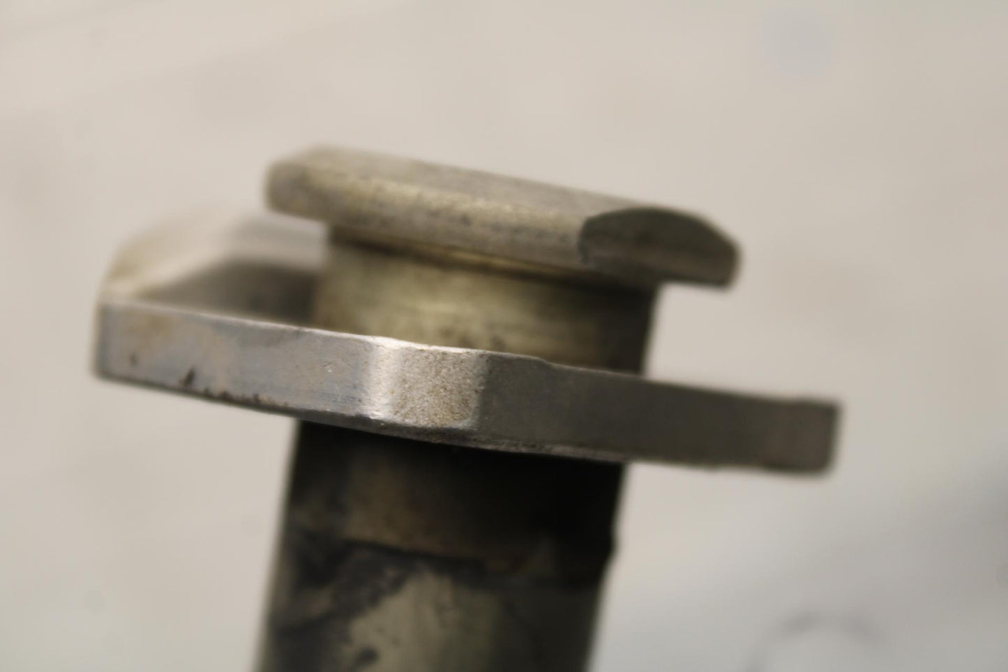 2008 Suzuki GSXR600 REAR AXLE BACK WHEEL RIM PIVOT BOLT AXEL 64711-49G00 BB593