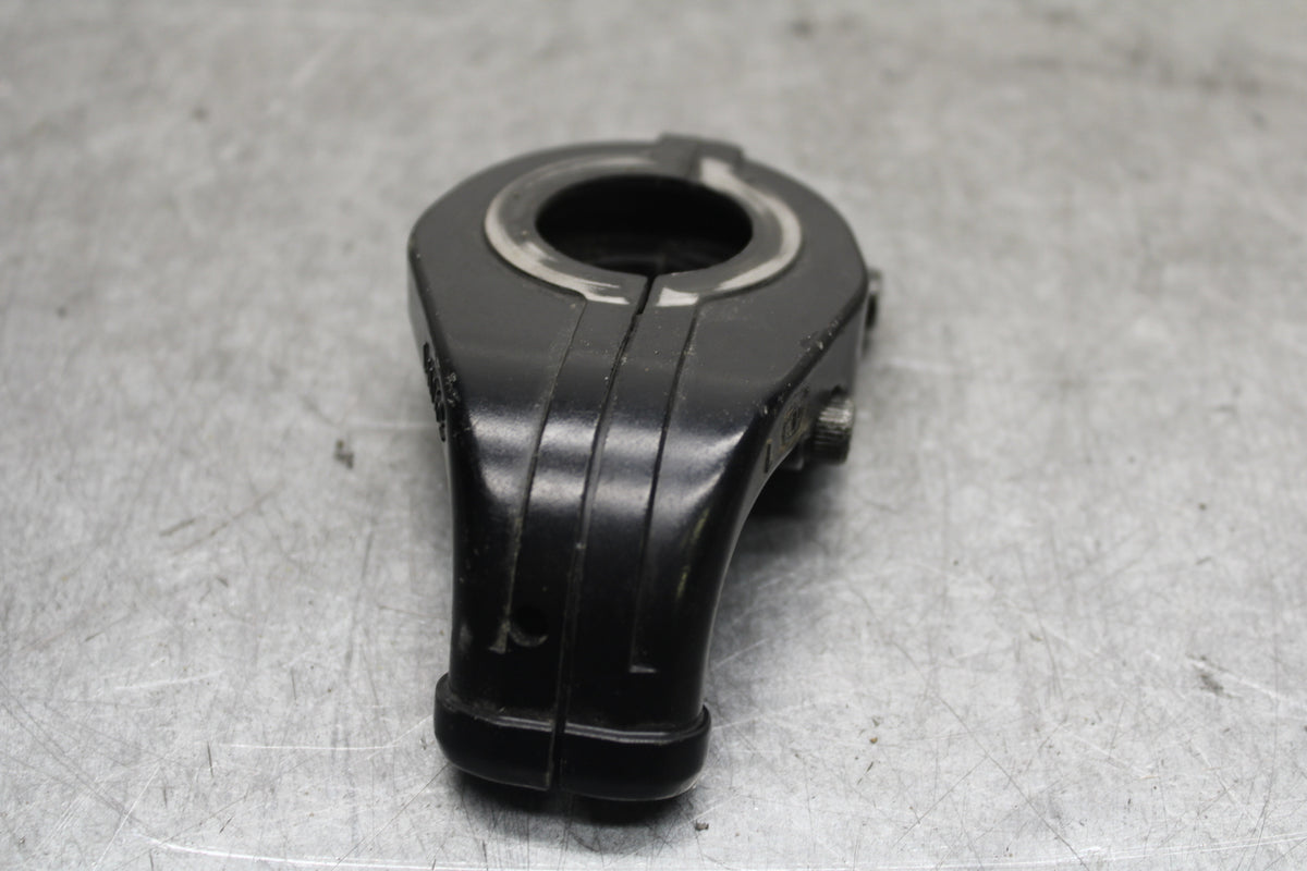 07-08 YAMAHA YZF R1 THROTTLE CABLE LINE HOUSING GUIDE BB675