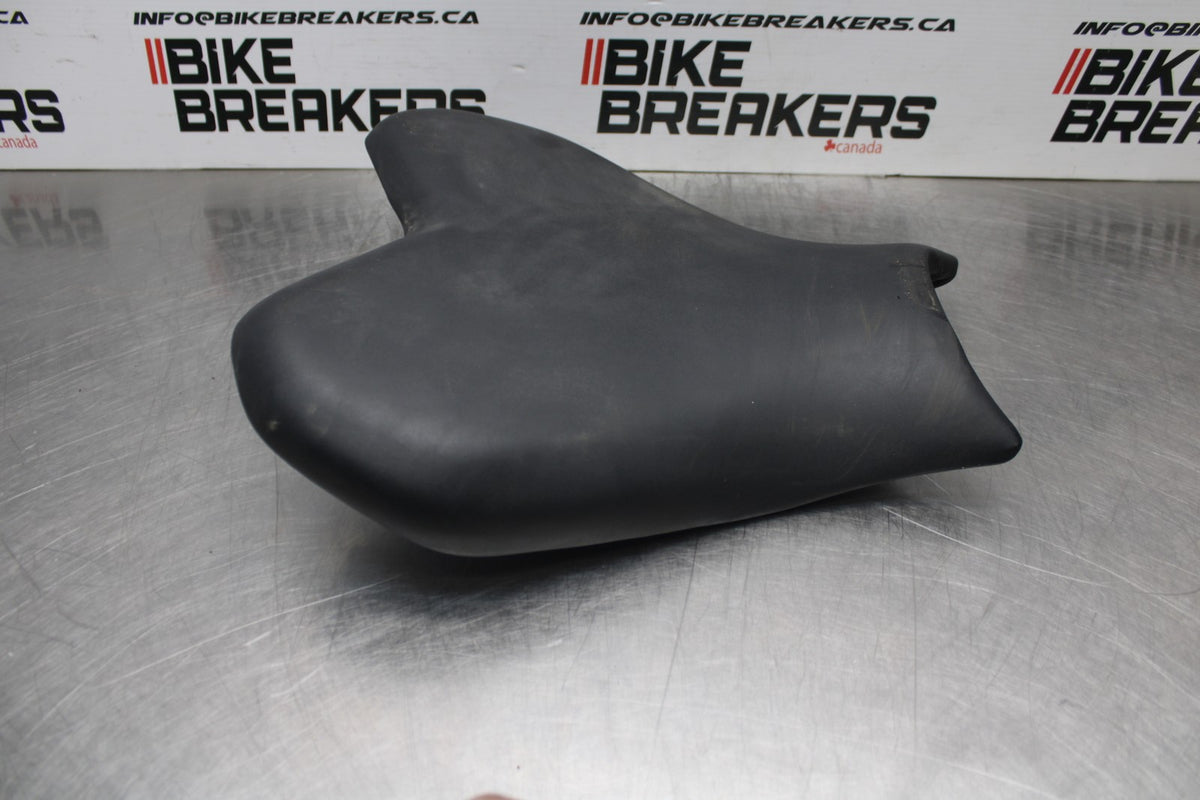 22-25 YAMAHA YZF R7 FRONT DRIVERS SEAT PAD SADDLE PILLION BB850