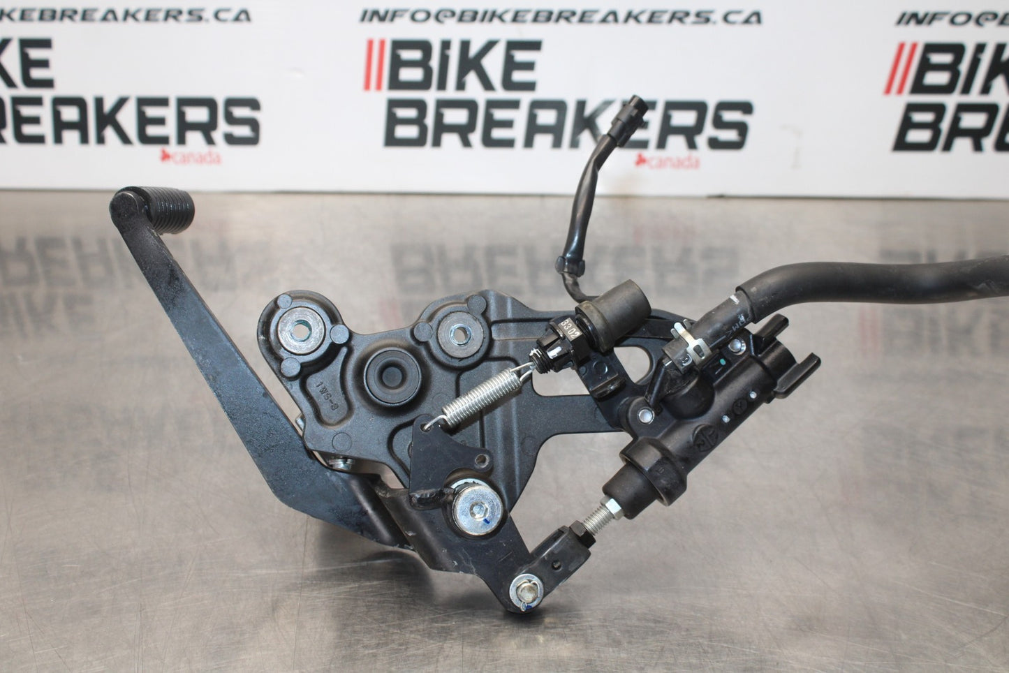 23-24 YAMAHA MT-07 RIGHT REARSET REAR SET DRIVER FOOT PEG REST STOP BB194