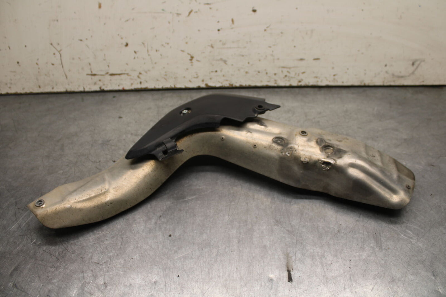 05-06 HONDA CBR600RR REAR BACK MUFFLER EXHAUST PIPE COVER HEAT SHIELD  BB739