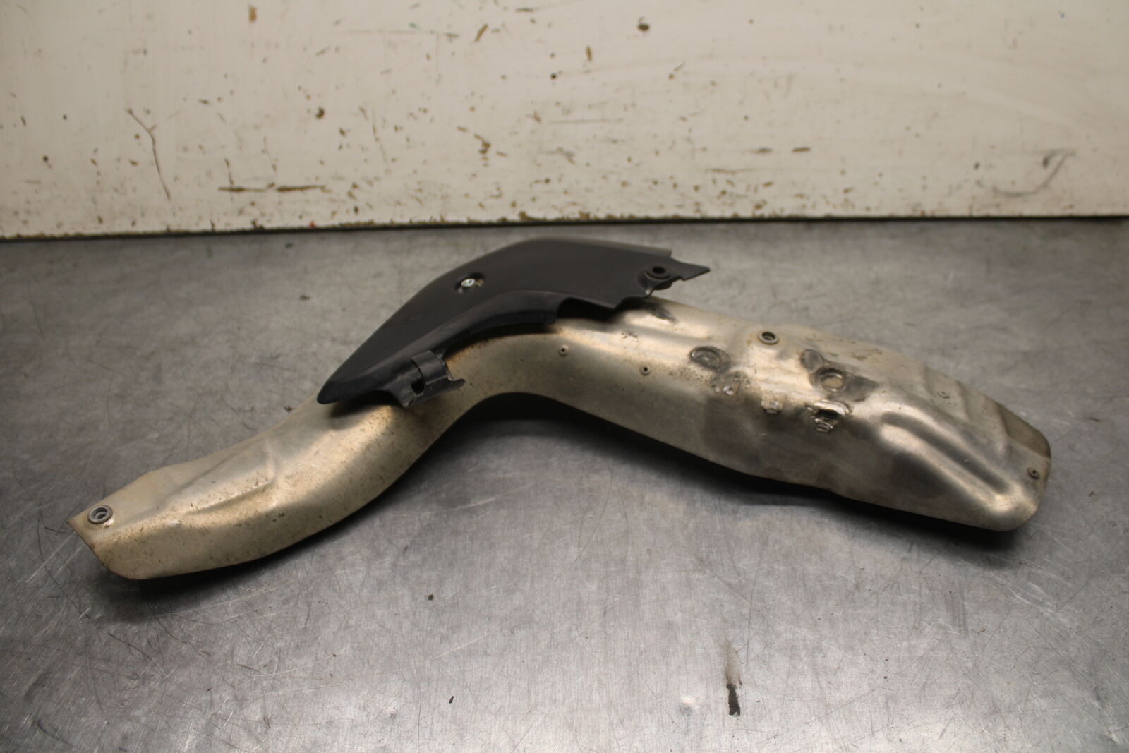 05-06 HONDA CBR600RR REAR BACK MUFFLER EXHAUST PIPE COVER HEAT SHIELD  BB739
