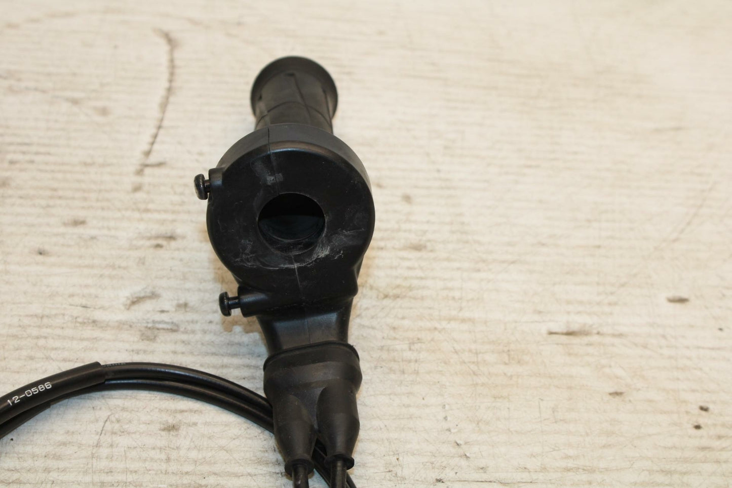 13-18 KAWASAKI NINJA ZX6R THROTTLE CABLE LINE HOUSING GUIDE BB304