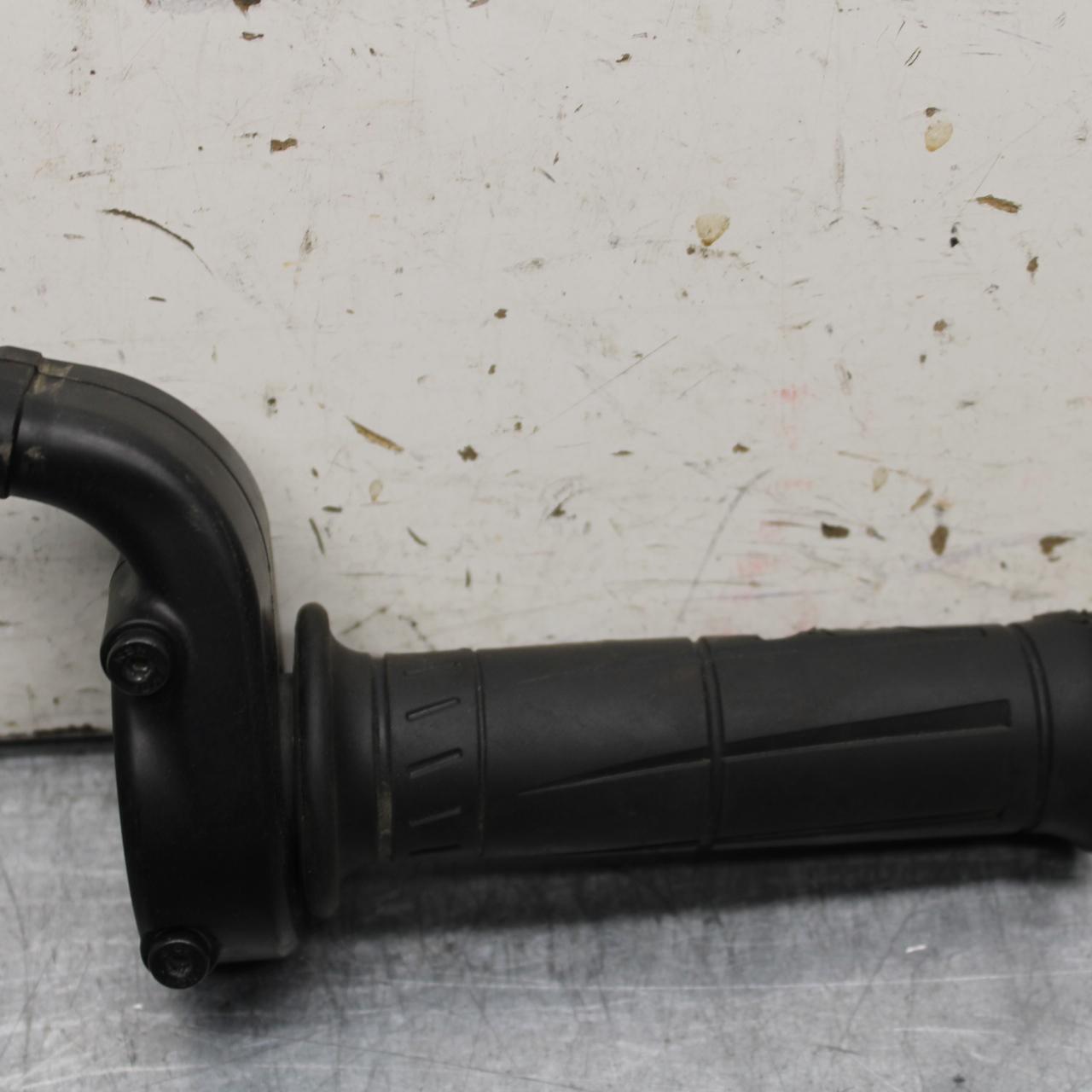 21 KAWASAKI NINJA ZX6R RIGHT THROTTLE GRIP BB647