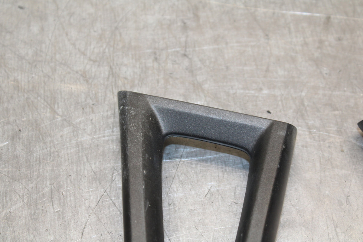 08-16 YAMAHA YZF R6 REAR BACK PASSENGER PEG SET PAIR BB127