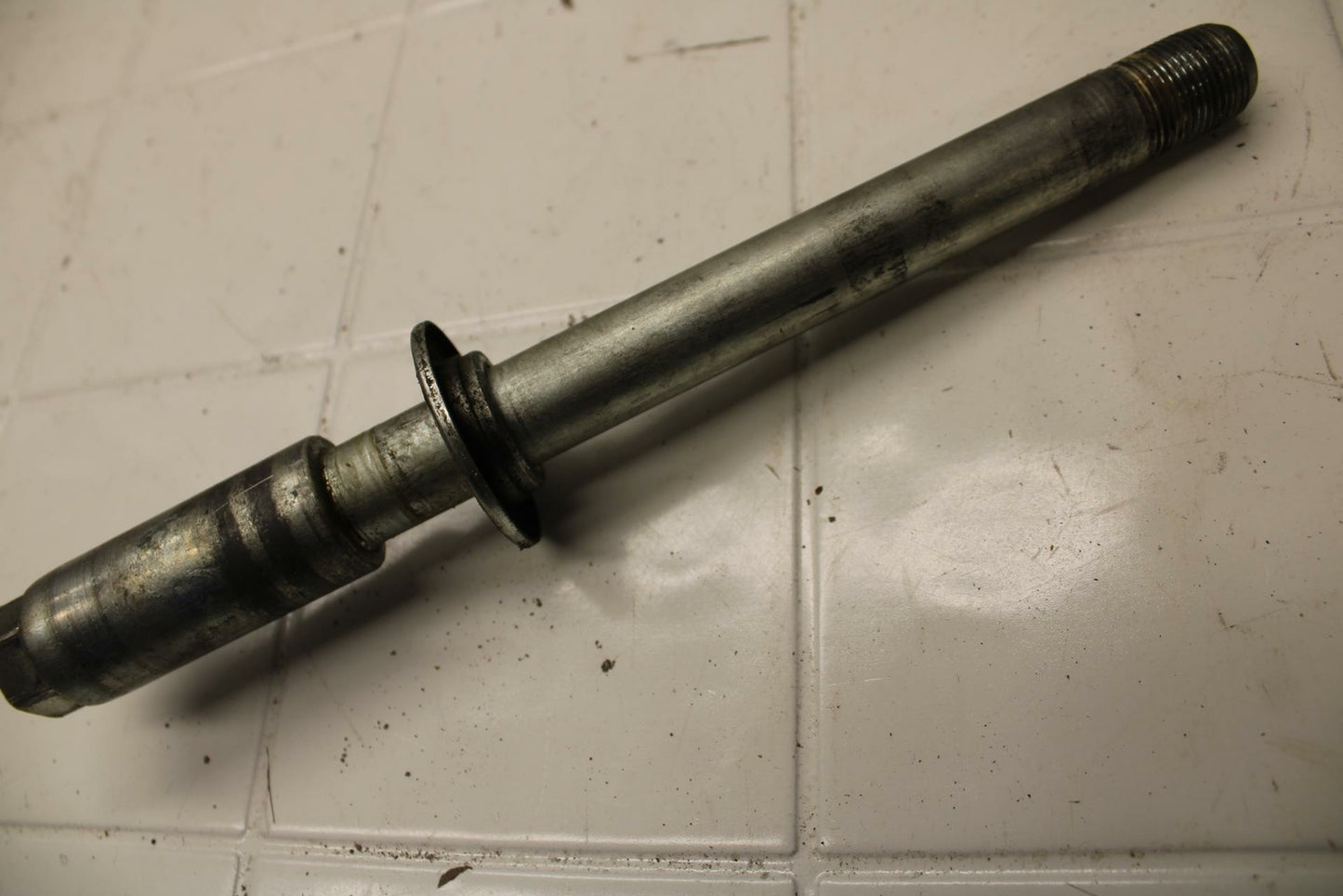 97-00 SUZUKI BANDIT 1200 FRONT WHEEL RIM AXLE PIVOT BOLT BB08