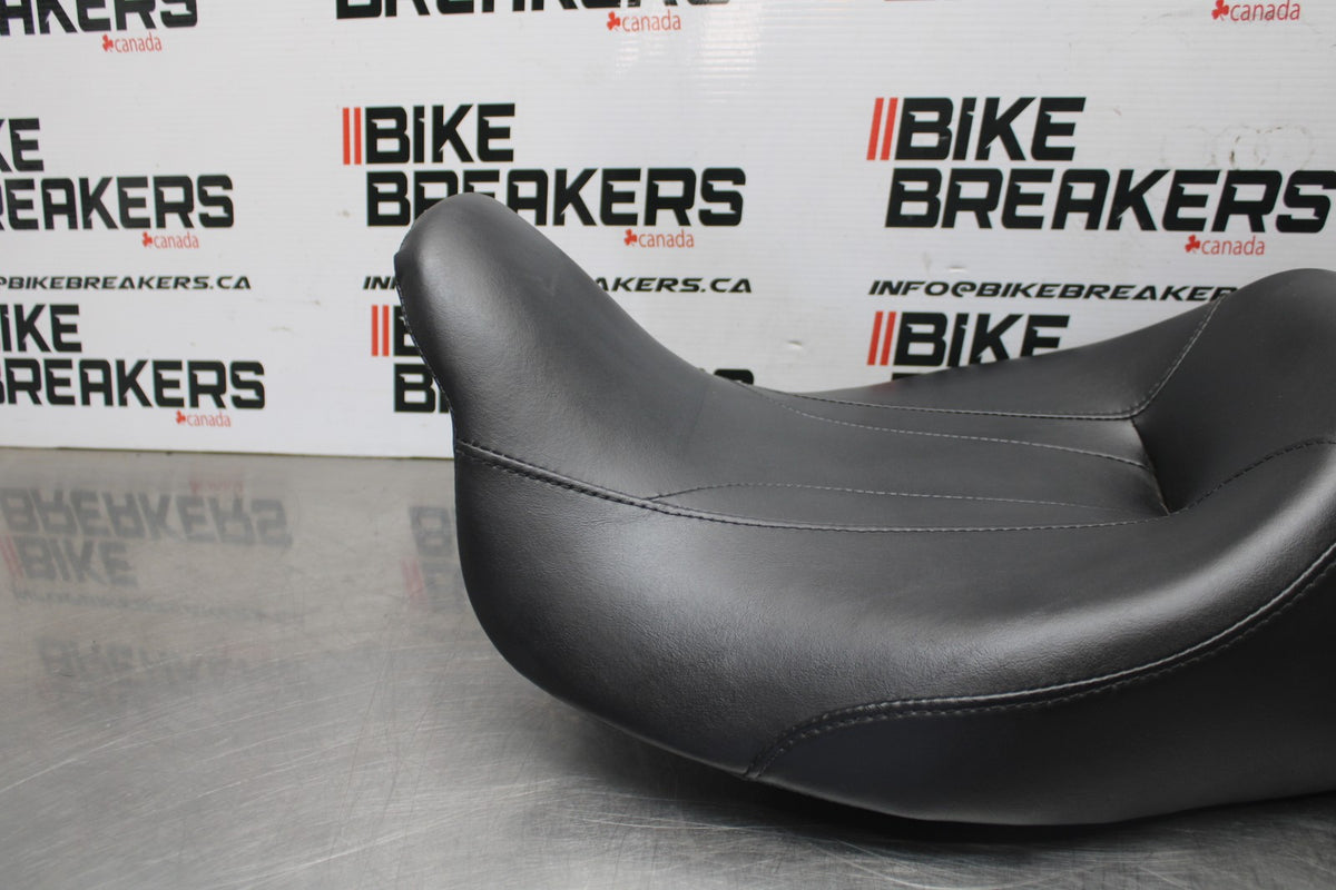 22 HARLEY-DAVIDSON SOFTAIL FRONT REAR SEAT SADDLE  BB859