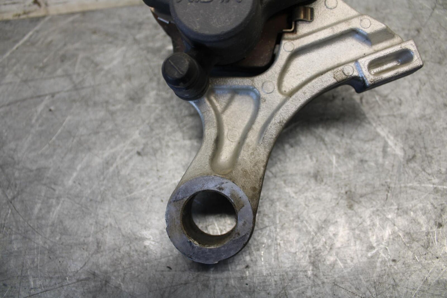 2009 Honda CBR600RR REAR BACK BRAKE CALIPER W MOUNT BRACKET 43150-MFJ-A51 BB536