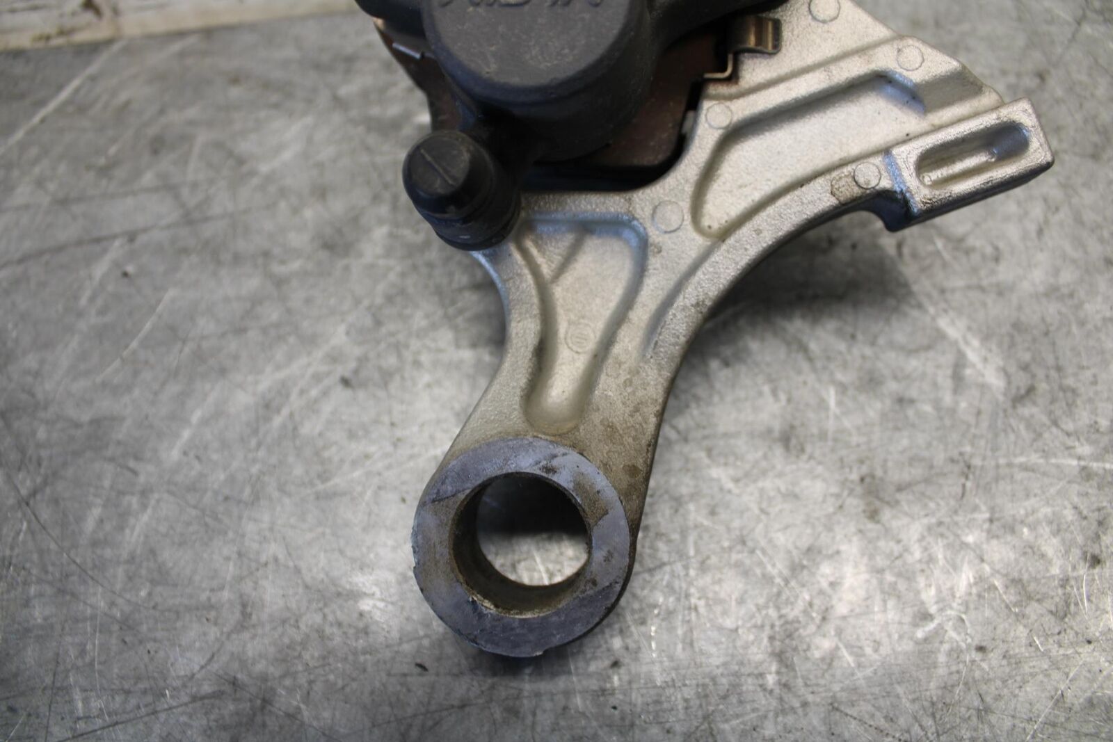 2009 Honda CBR600RR REAR BACK BRAKE CALIPER W MOUNT BRACKET 43150-MFJ-A51 BB536