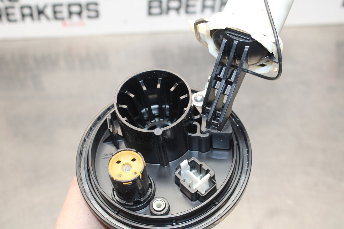 08 HARLEY-DAVIDSON ELECTRA GLIDE POLICE EFI FLHTPI GAS CAP FILLER NECK BB816