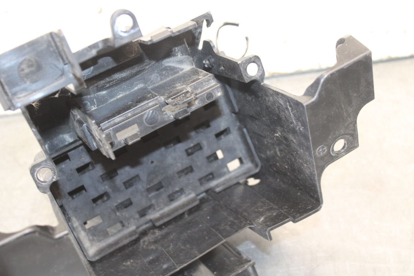 17-24 SUZUKI SV650 REAR BACK TAIL UNDERTAIL BATTERY TRAY PLASTIC BB706