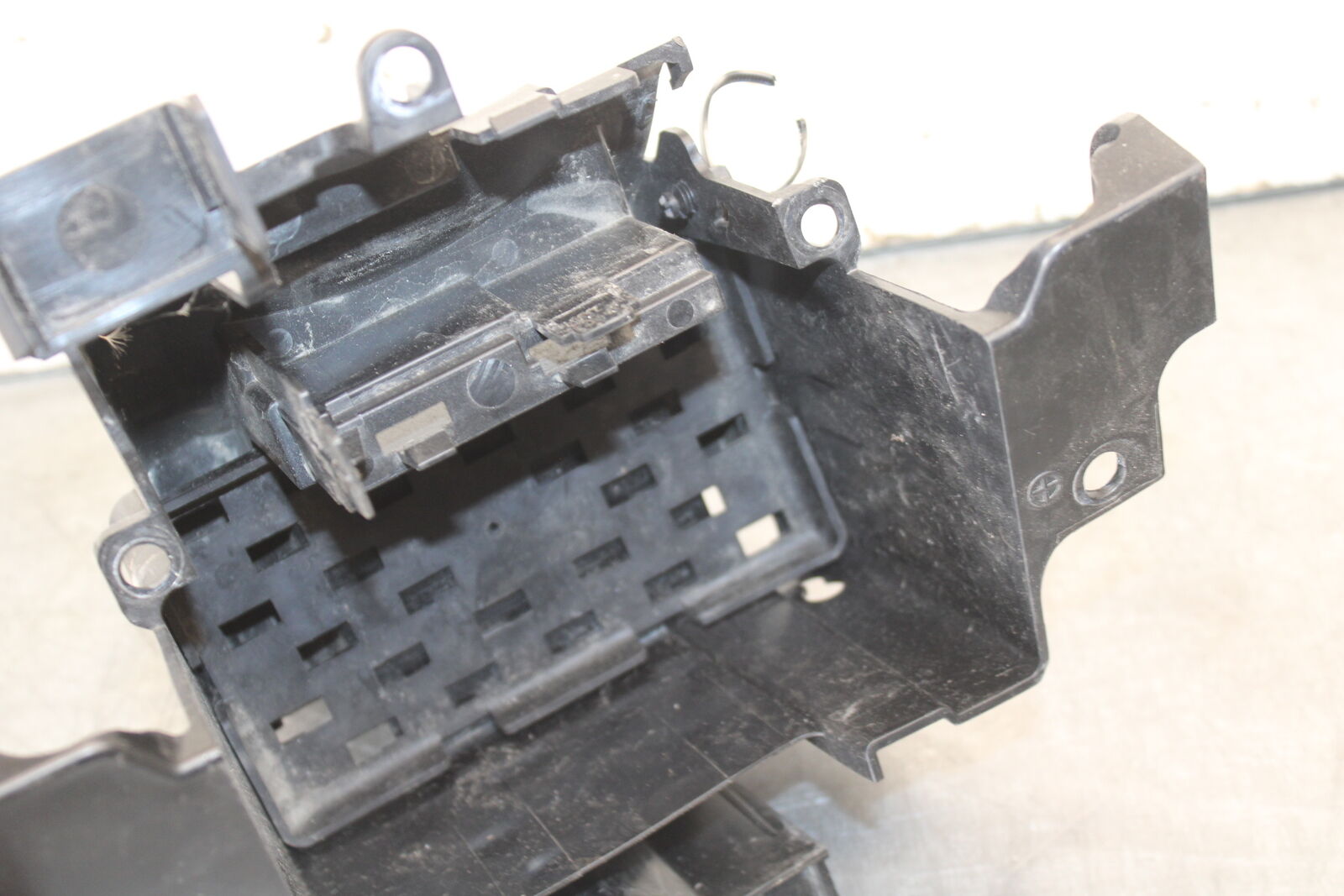 17-24 SUZUKI SV650 REAR BACK TAIL UNDERTAIL BATTERY TRAY PLASTIC BB706