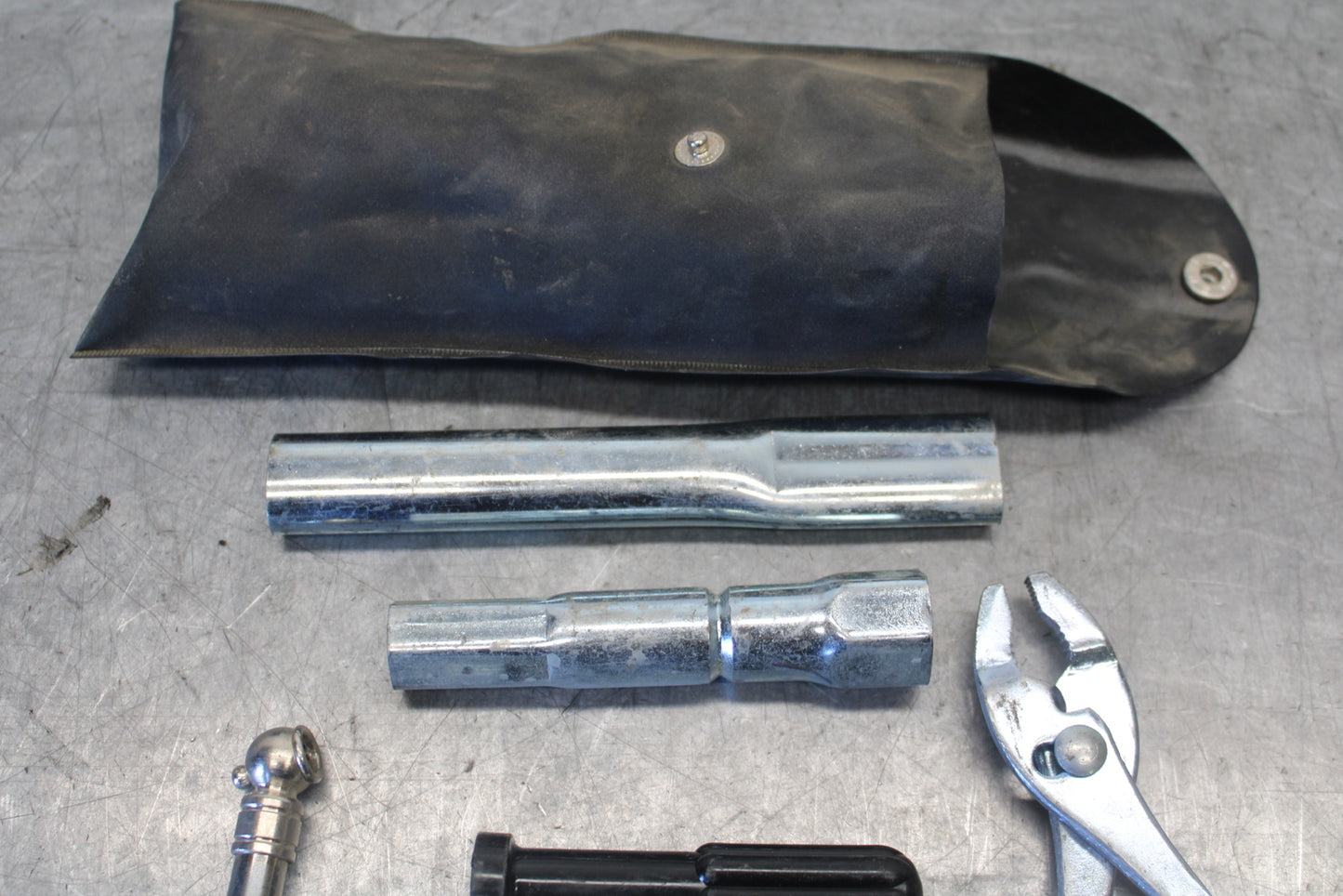 05-06 YAMAHA ROYAL STAR STOCK TOOLS OEM TOOL BAG KIT SET BB697