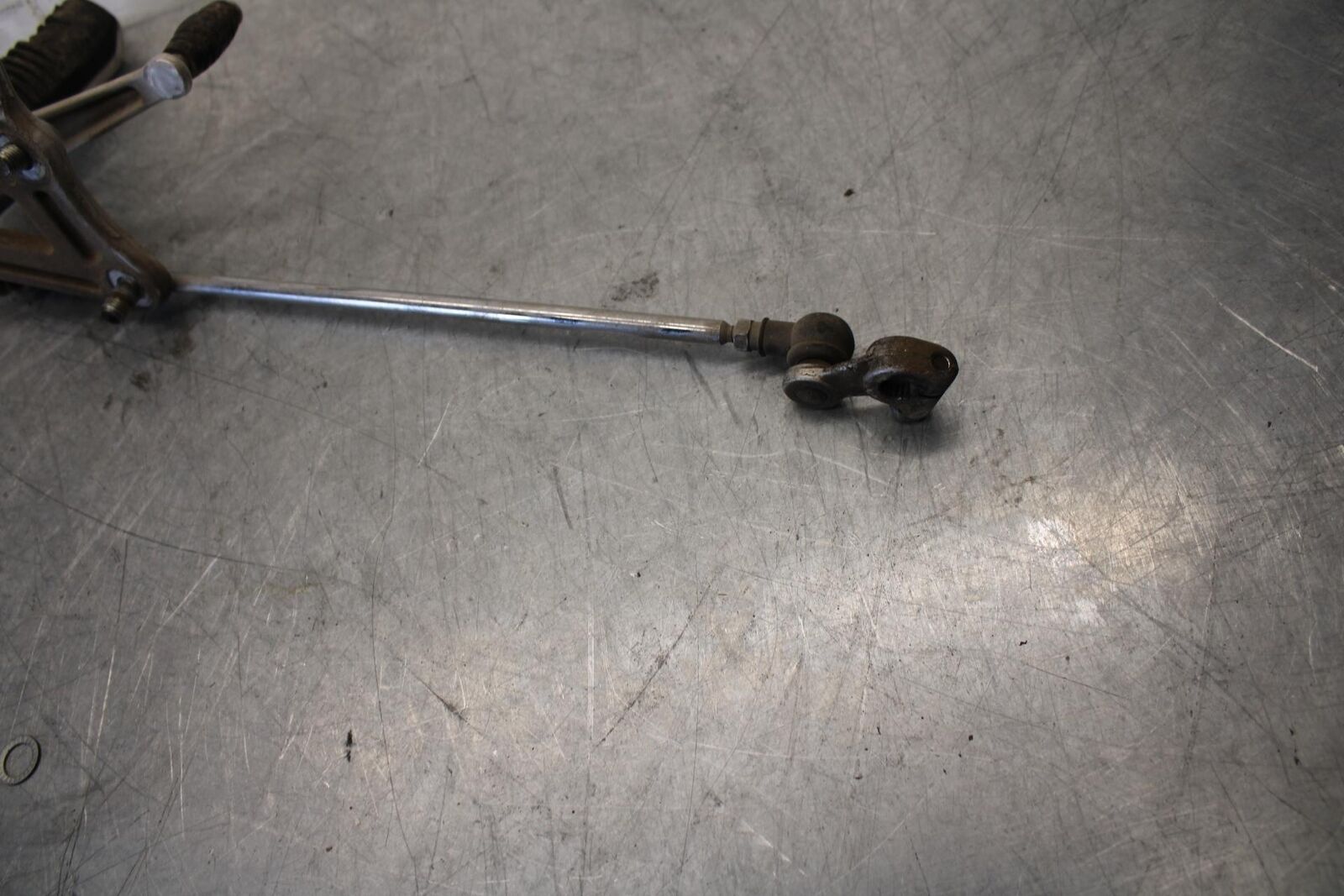 91-92 SUZUKI GSXR1100 GSXR 1100M LEFT REARSET REAR SET FOOT PEG W SHIFTER BB435