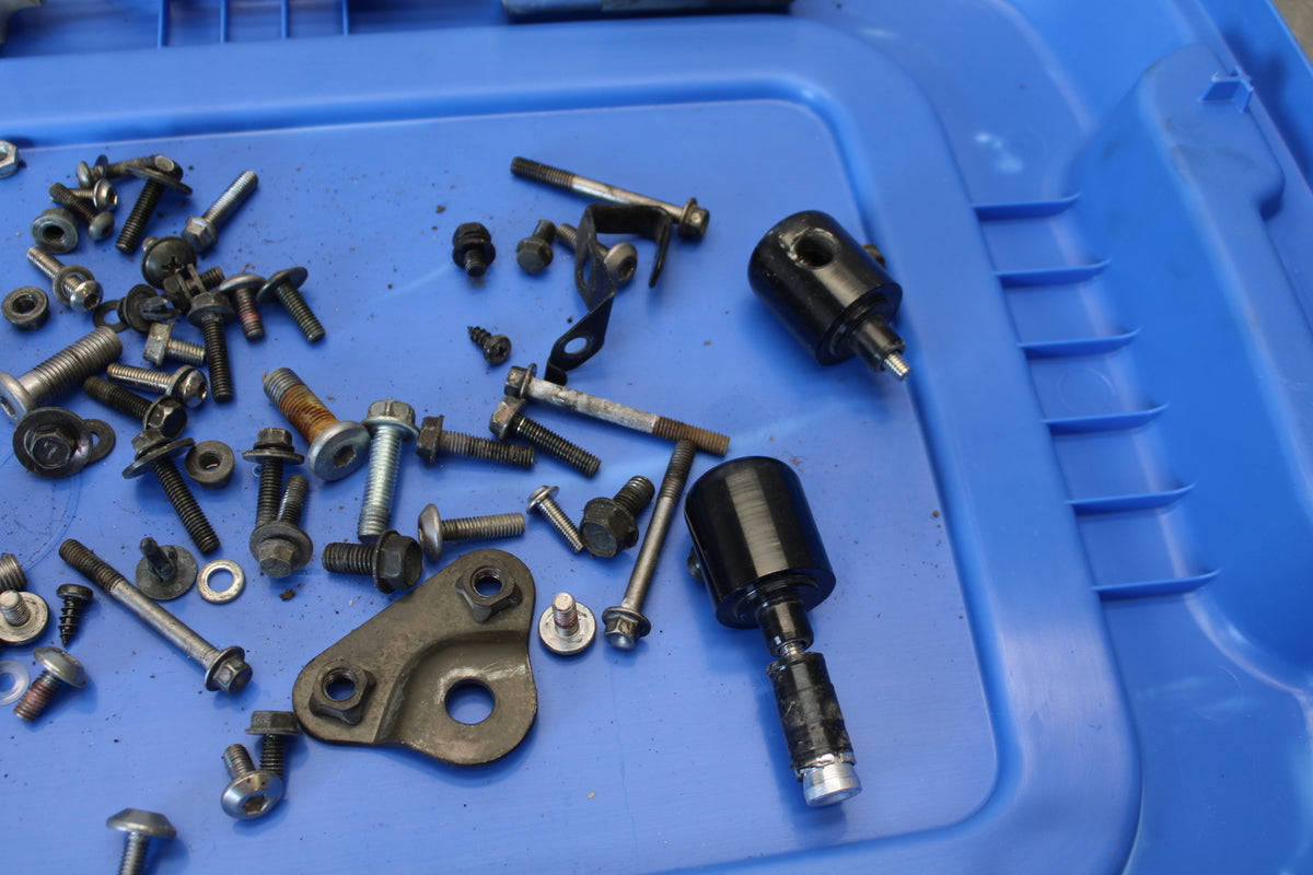 03-06 KAWASAKI Z1000 MOUNTING BOLTS HARDWARE MOTOR SCREWS BB164