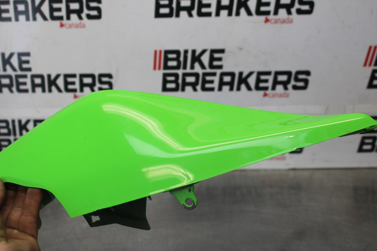 08 KAWASAKI NINJA ZX10R RIGHT REAR BACK TAIL FAIRING COWL SHROUD BB902