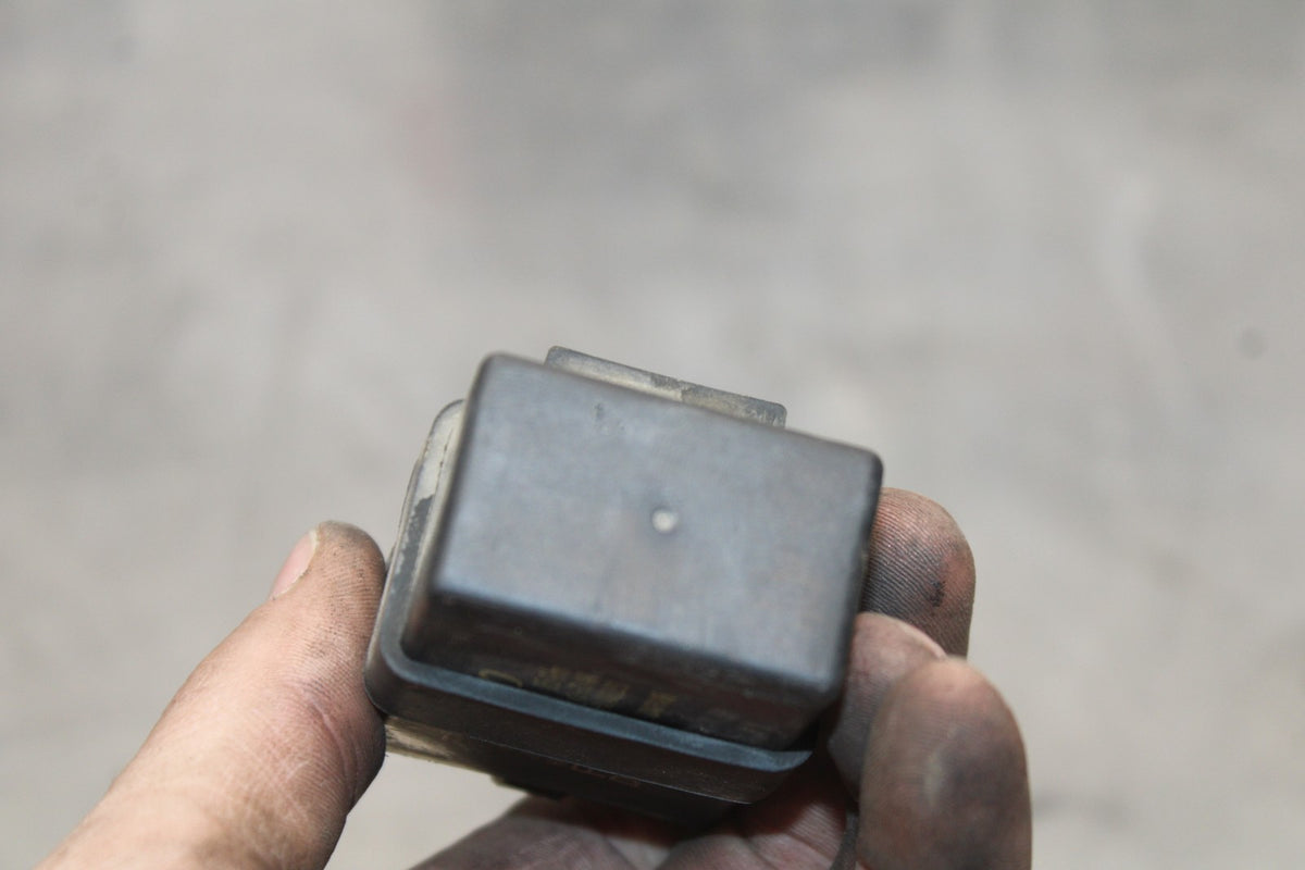 03 KAWASAKI VULCAN 1600 TURN SIGNAL BLINKER RELAY FLASHER SWITCH BB865