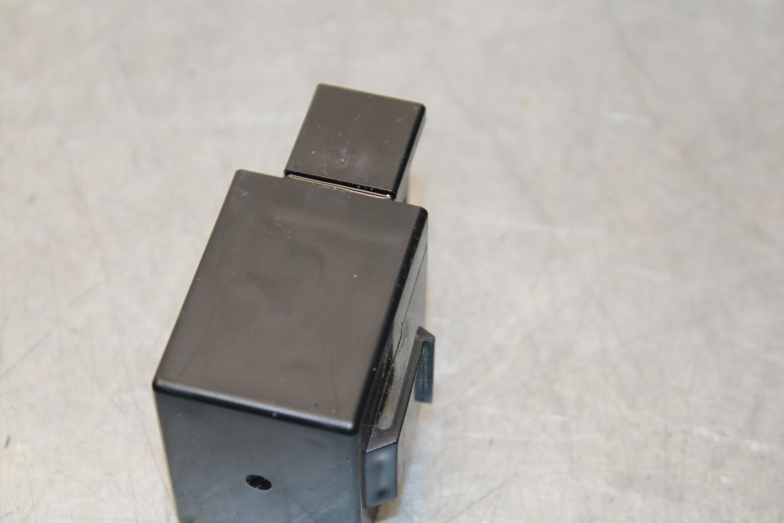 22-23 YAMAHA YZF R7 RELAY ASSEMBLY FUSE BOX BB583