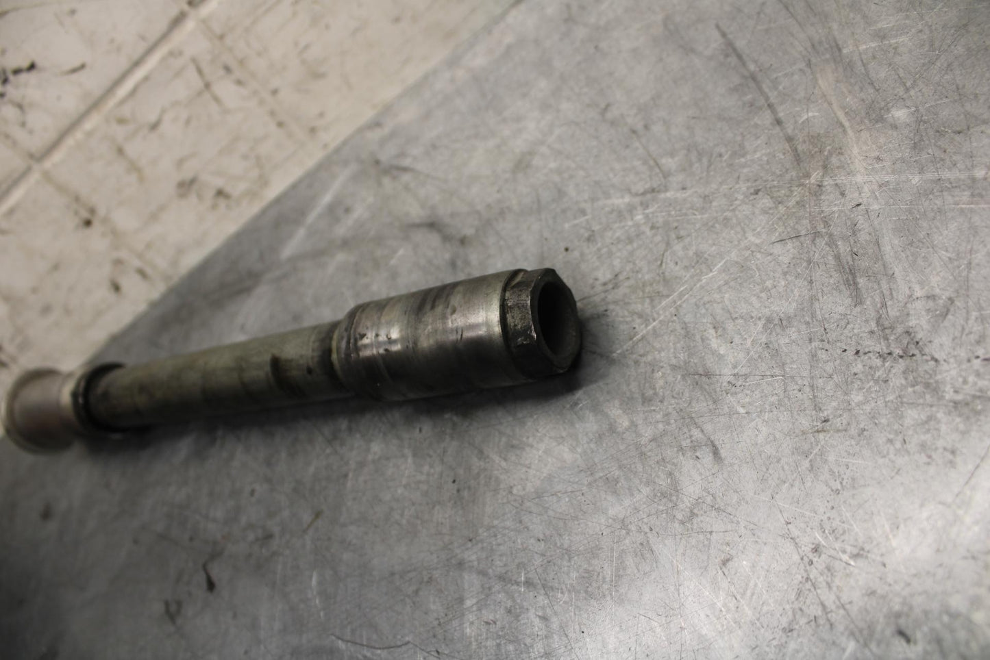 1998 Suzuki TL1000S FRONT WHEEL RIM AXLE PIVOT BOLT BB508