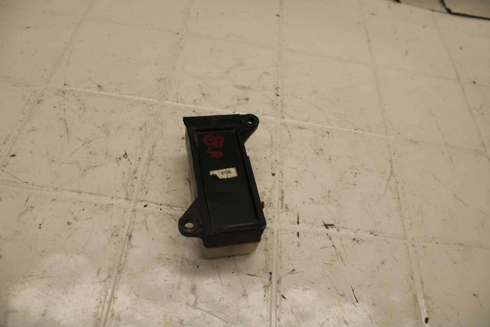 88 SUZUKI GSXR750 FUSE BOX BB18