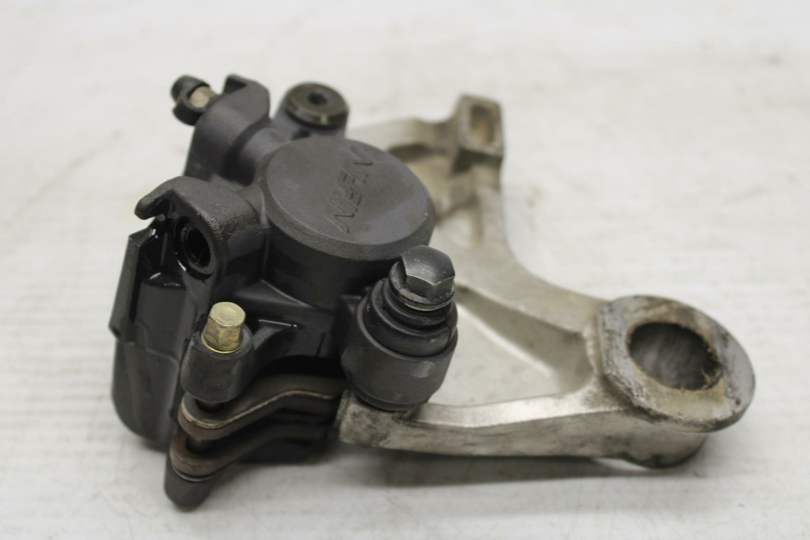 04-05 HONDA CBR1000RR REAR BACK BRAKE CALIPER W MOUNT BRACKET BB285