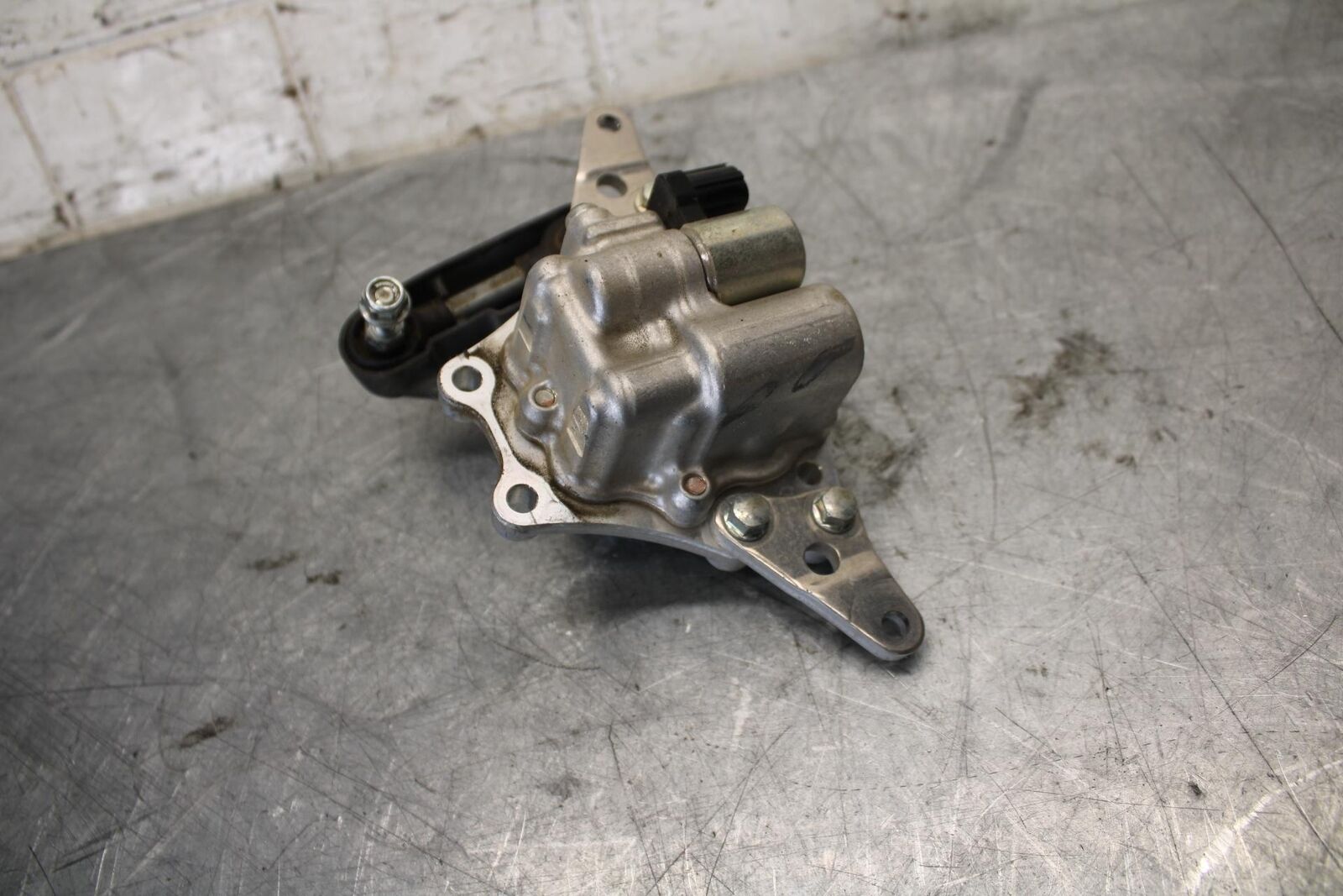 2011 Honda CBR600RR STEERING DAMPER STABILIZER 53700-MFJ-D01 BB520