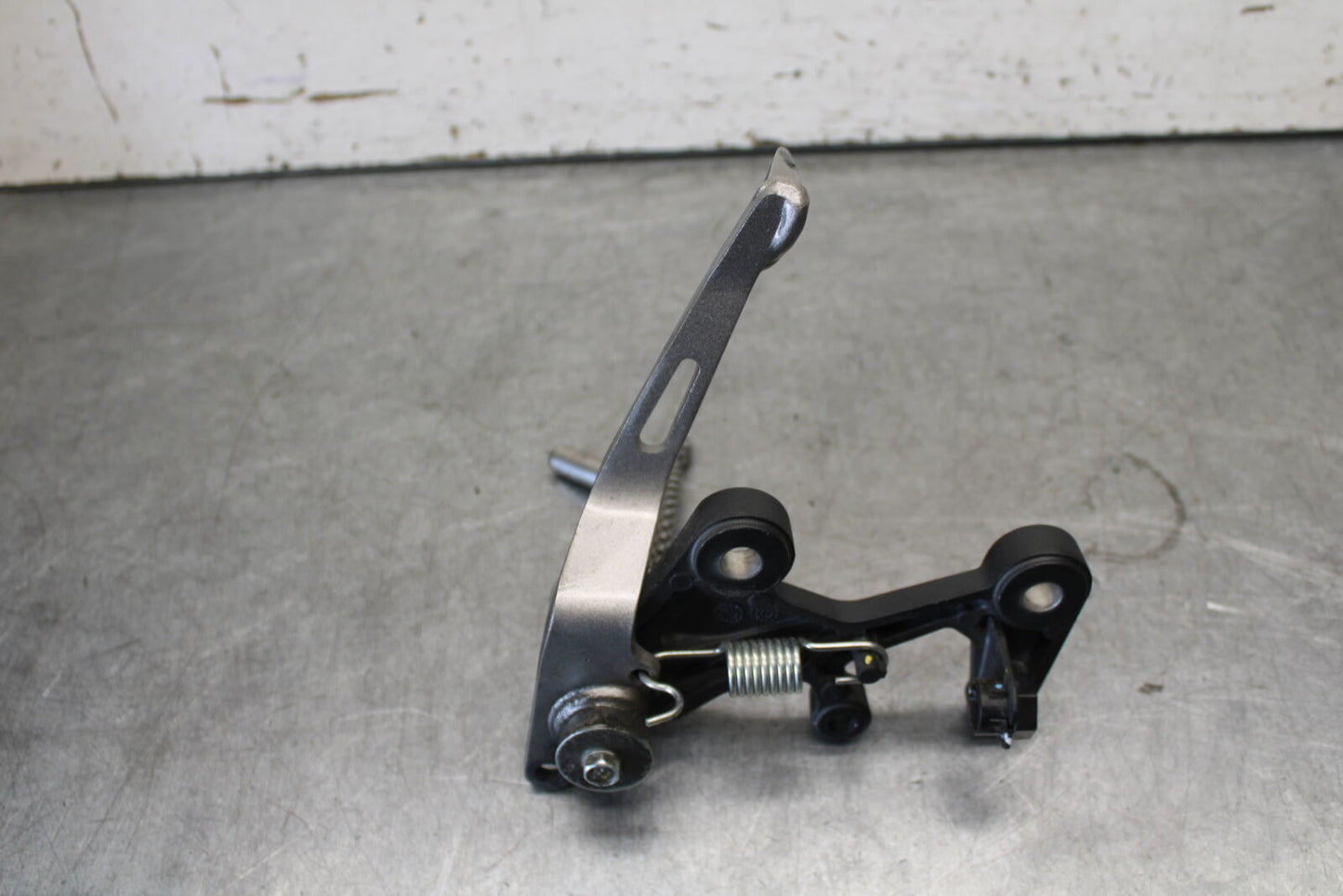 18-23 KAWASAKI NINJA 400 RIGHT REARSET REAR SET DRIVER FOOT PEG REST STOP BB679