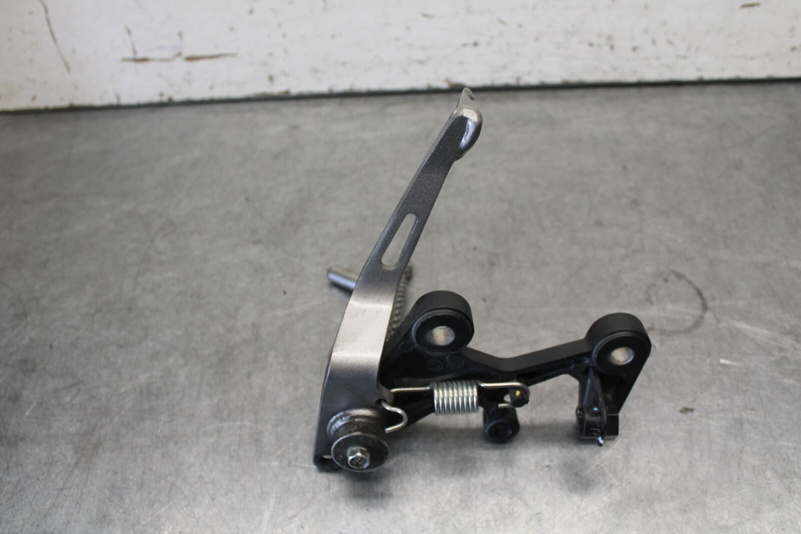 18-23 KAWASAKI NINJA 400 RIGHT REARSET REAR SET DRIVER FOOT PEG REST STOP BB679