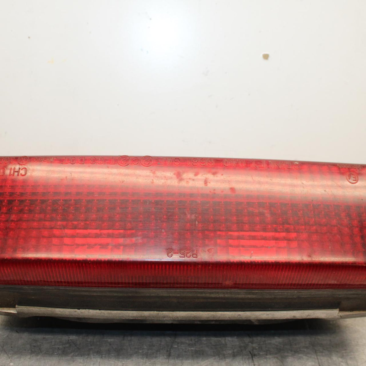 84-86 KAWASAKI GPZ900 REAR TAIL TAILLIGHT BACK BRAKE LIGHT BB84