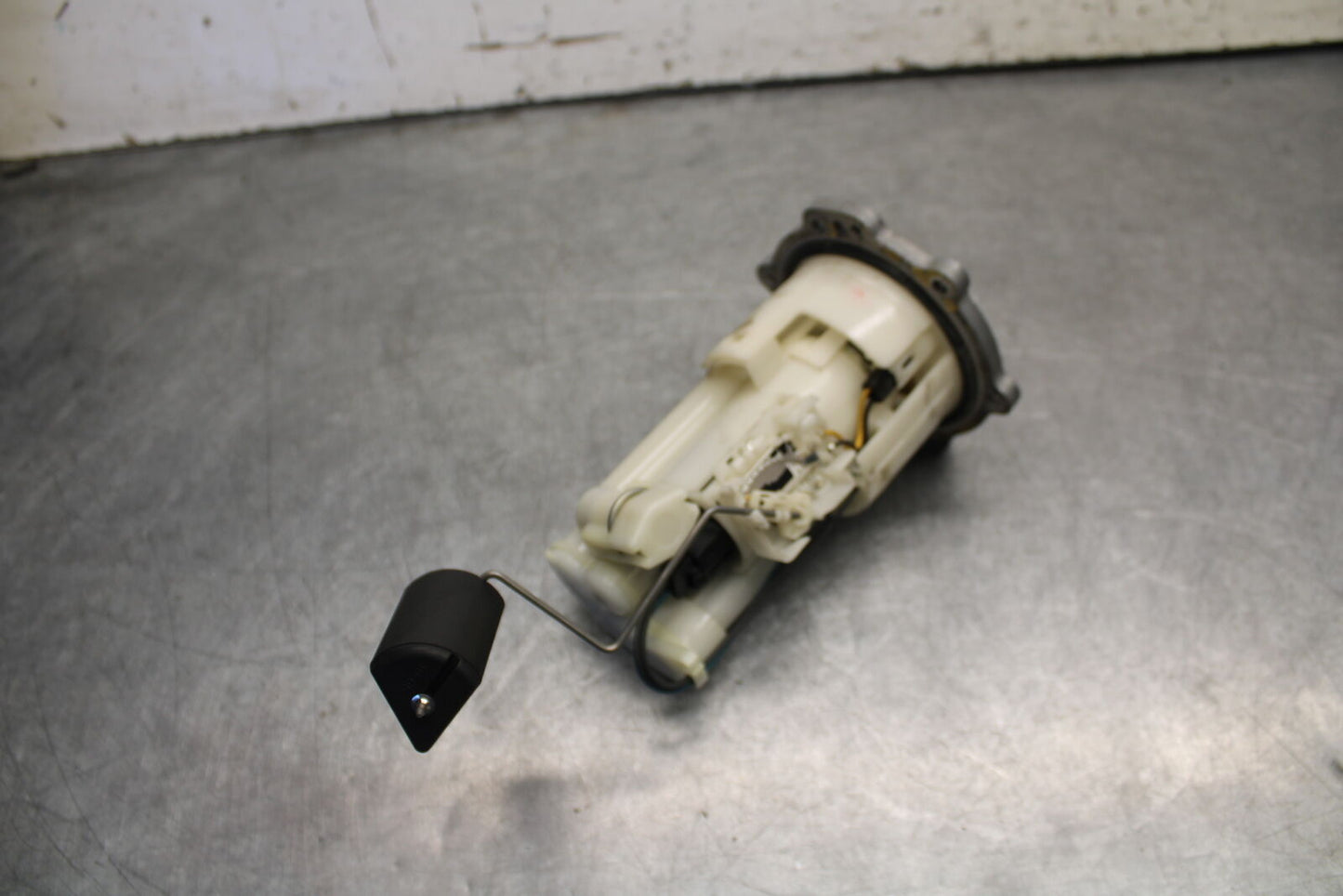 09-15 YAMAHA FZ6R FUEL PUMP GAS PETROL SENDER UNIT 20S-13907-00-00  BB686