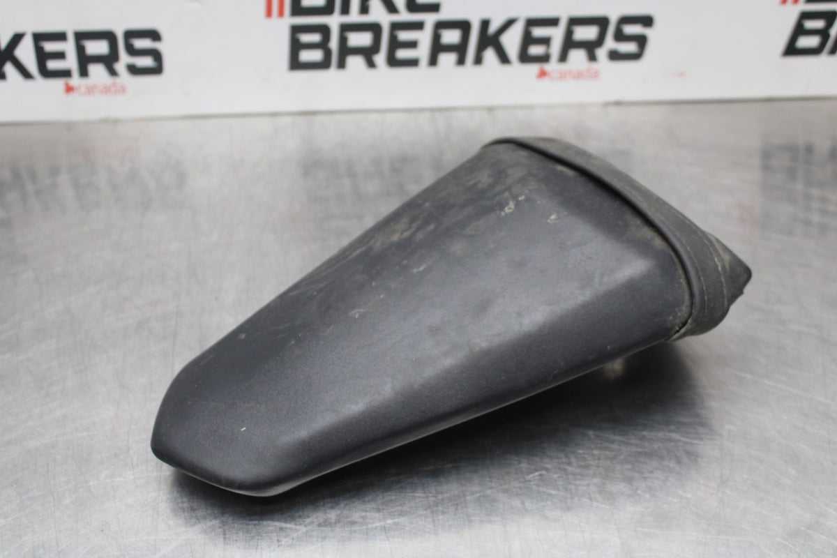22-25 YAMAHA YZF R7 REAR BACK PASSENGER TANDEM SEAT PAD SADDLE PILLION BB769