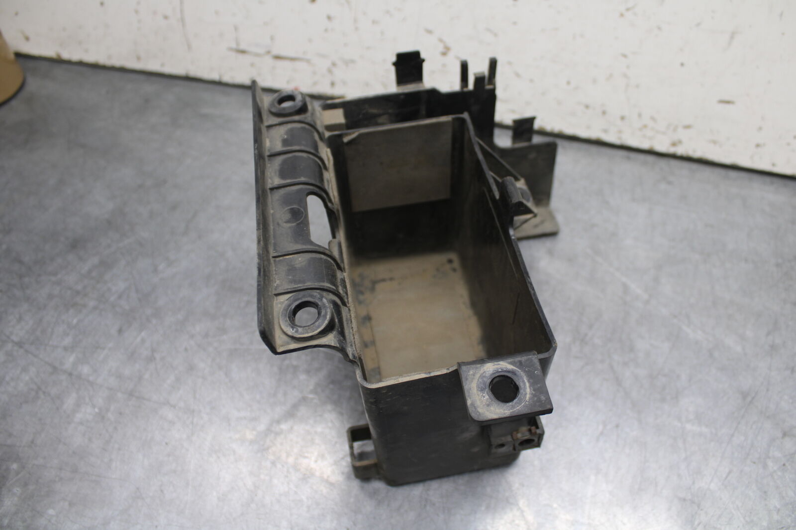 14-15 YAMAHA V STAR 1300 XVS1300CT TOURER BATTERY TRAY BOX HOLDER BB722