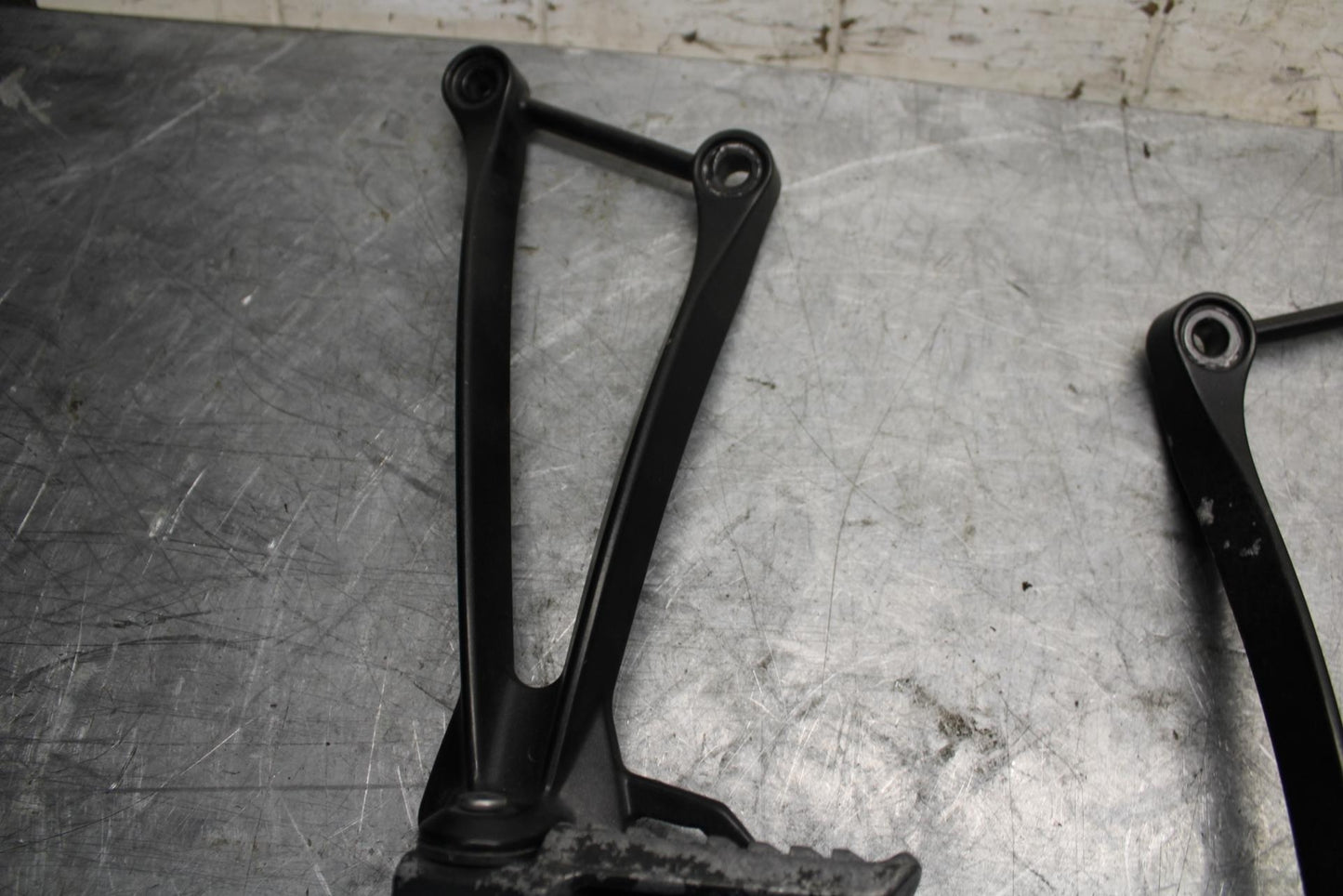 2008 Kawasaki Ninja ZX10R  REAR BACK PASSENGER PEG SET PAIR 34028-0094 BB524