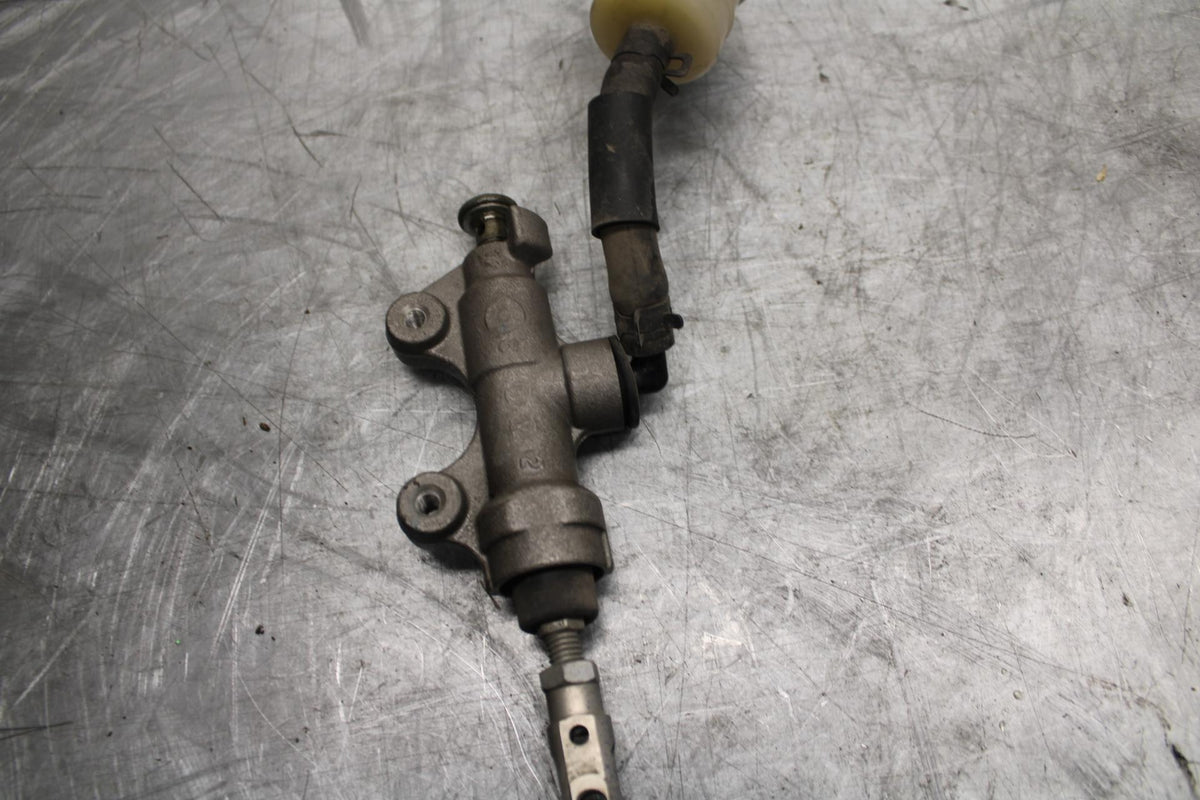 07 YAMAHA YZF R6 REAR BRAKE MASTER CYLINDER W RESERVOIR 2C0-2583V-01-00 BB495