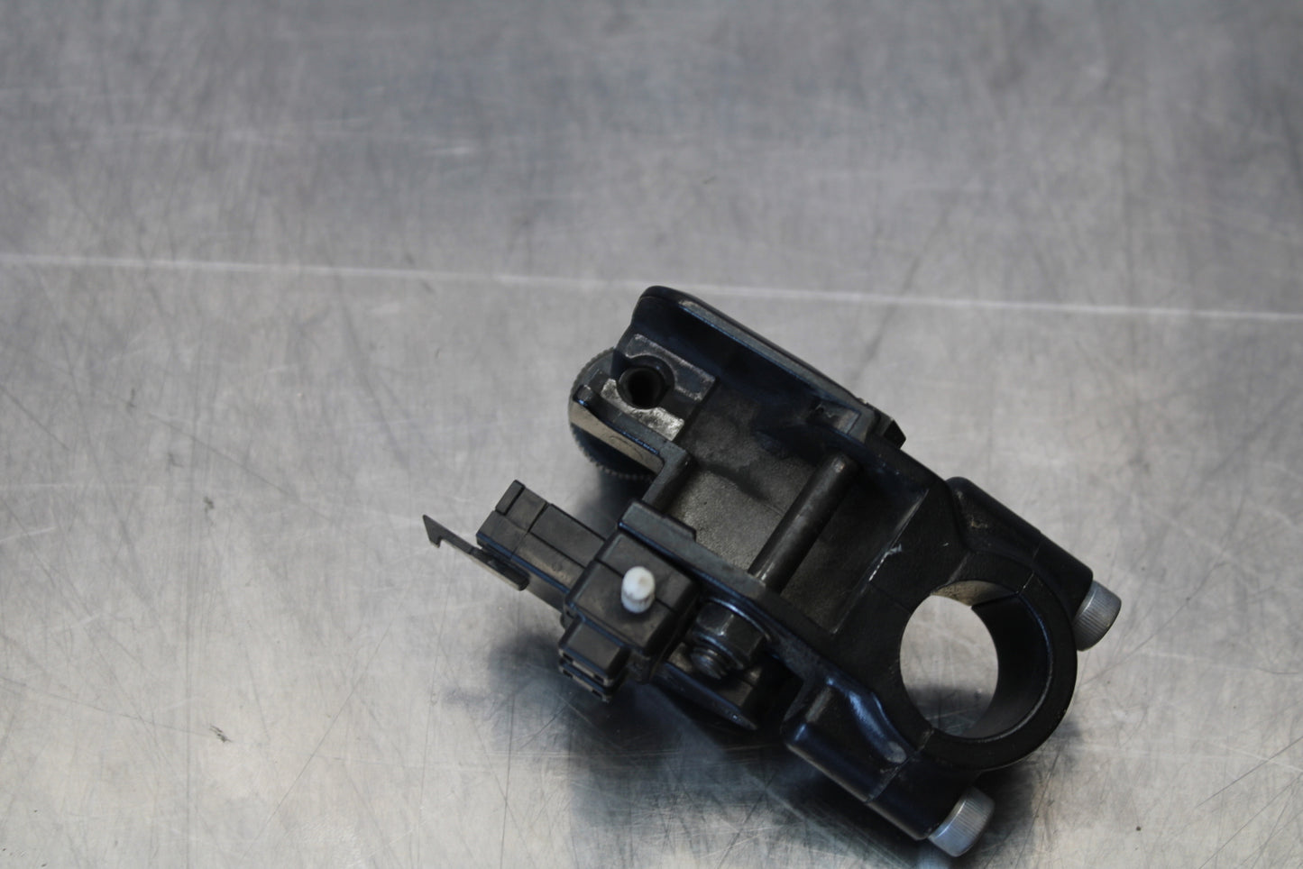 21 KAWASAKI NINJA ZX6R CLUTCH LEVER PERCH MOUNT BRACKET BB647