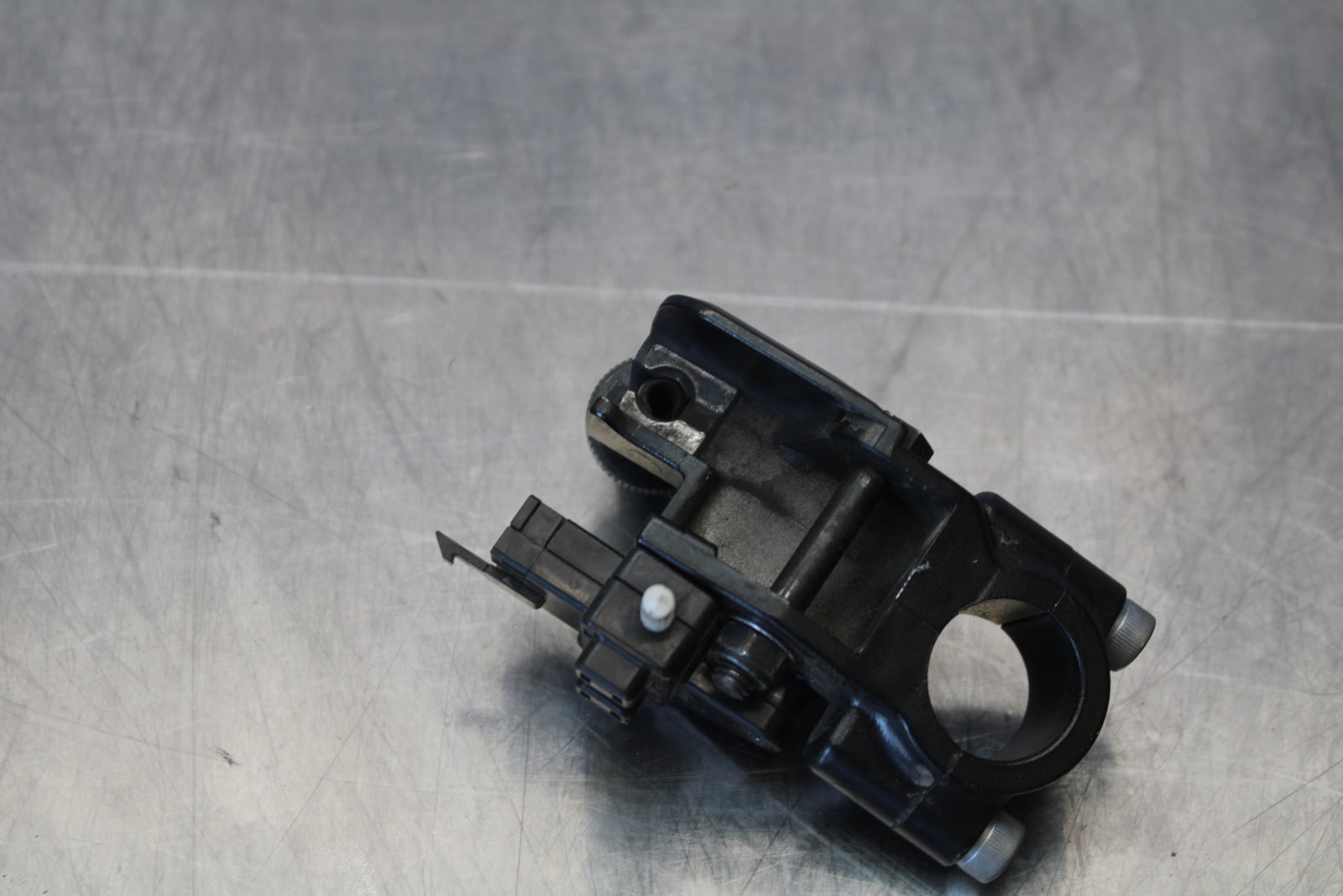 21 KAWASAKI NINJA ZX6R CLUTCH LEVER PERCH MOUNT BRACKET BB647