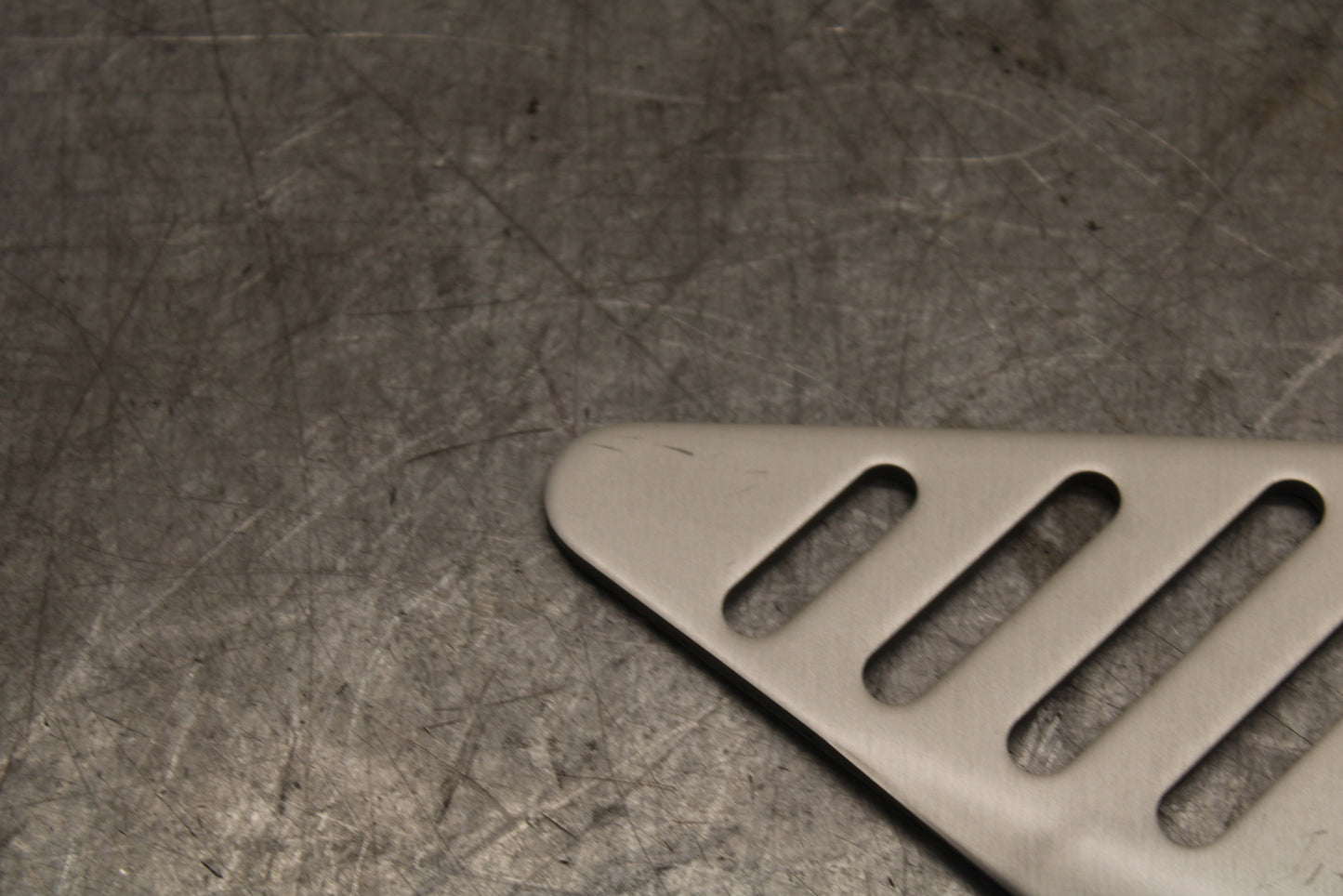 13-18 KAWASAKI NINJA ZX6R RIGHT REARSET REAR SET HEEL GUARD COVER  BB682