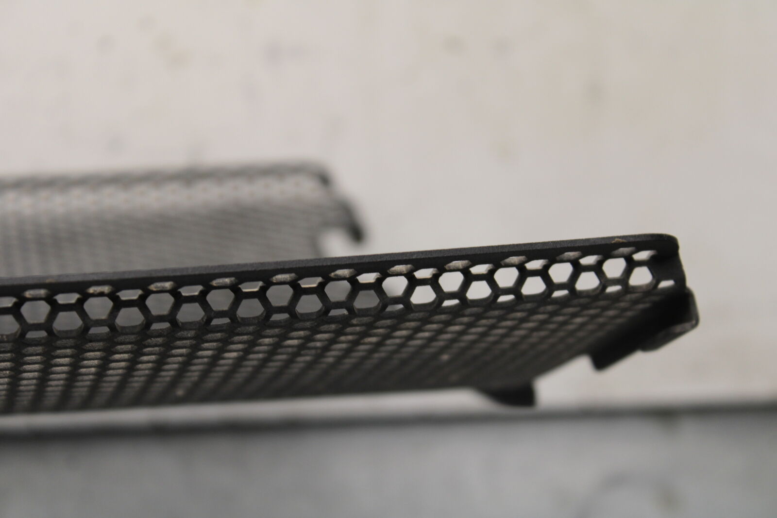 16 KAWASAKI NINJA ZX10R COOLANT RADIATOR GUARD GRILLE BB650