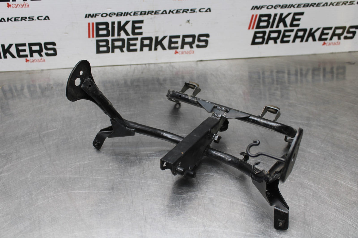 08 HONDA CBR125R UPPER FAIRING MIRROR GAUGES STAY BRACKET BB839