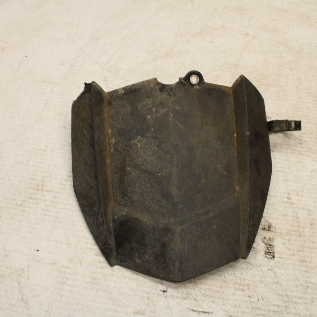 15 YAMAHA FZ09 REAR BACK WHEEL TIRE HUGGER FENDER BB367