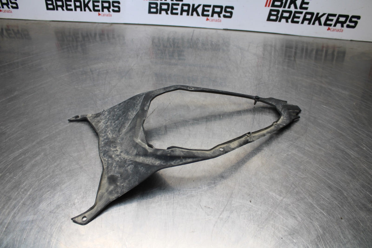 24-25 KAWASAKI NINJA ZX4R CENTER REAR BACK TAIL FAIRING COWL BB174