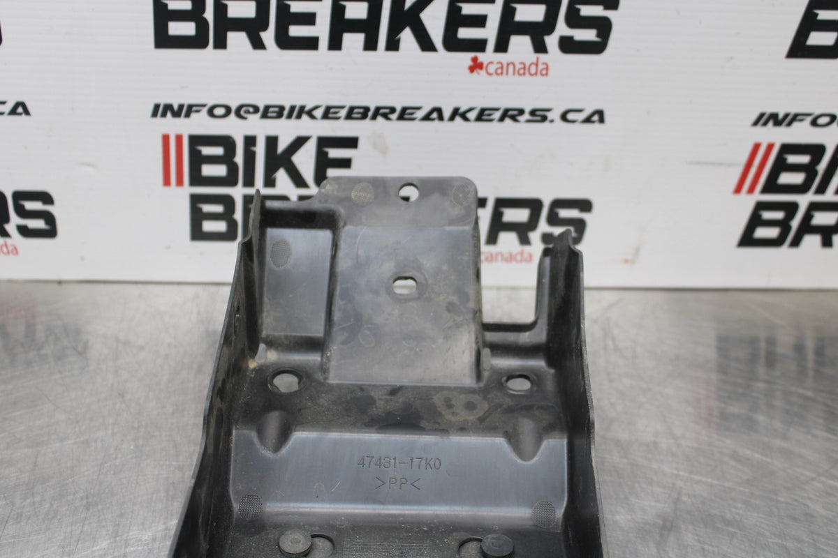24-25 SUZUKI GSXR1000 REAR BACK TAIL UNDERTAIL BATTERY TRAY PLASTIC BB767