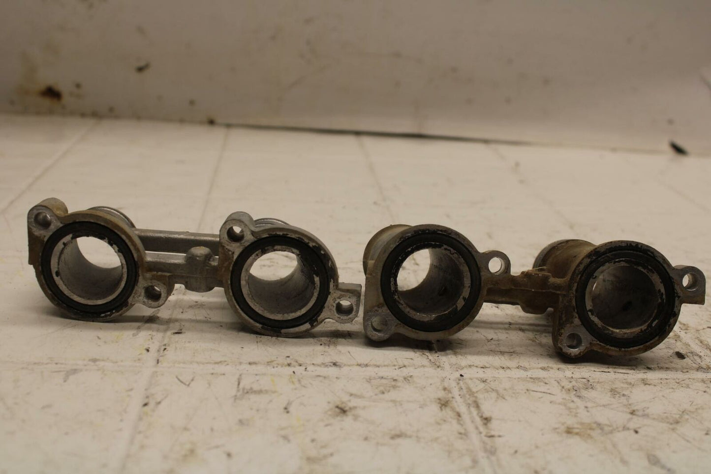 72 HONDA CB500 K1 INTAKE MANIFOLD BB24