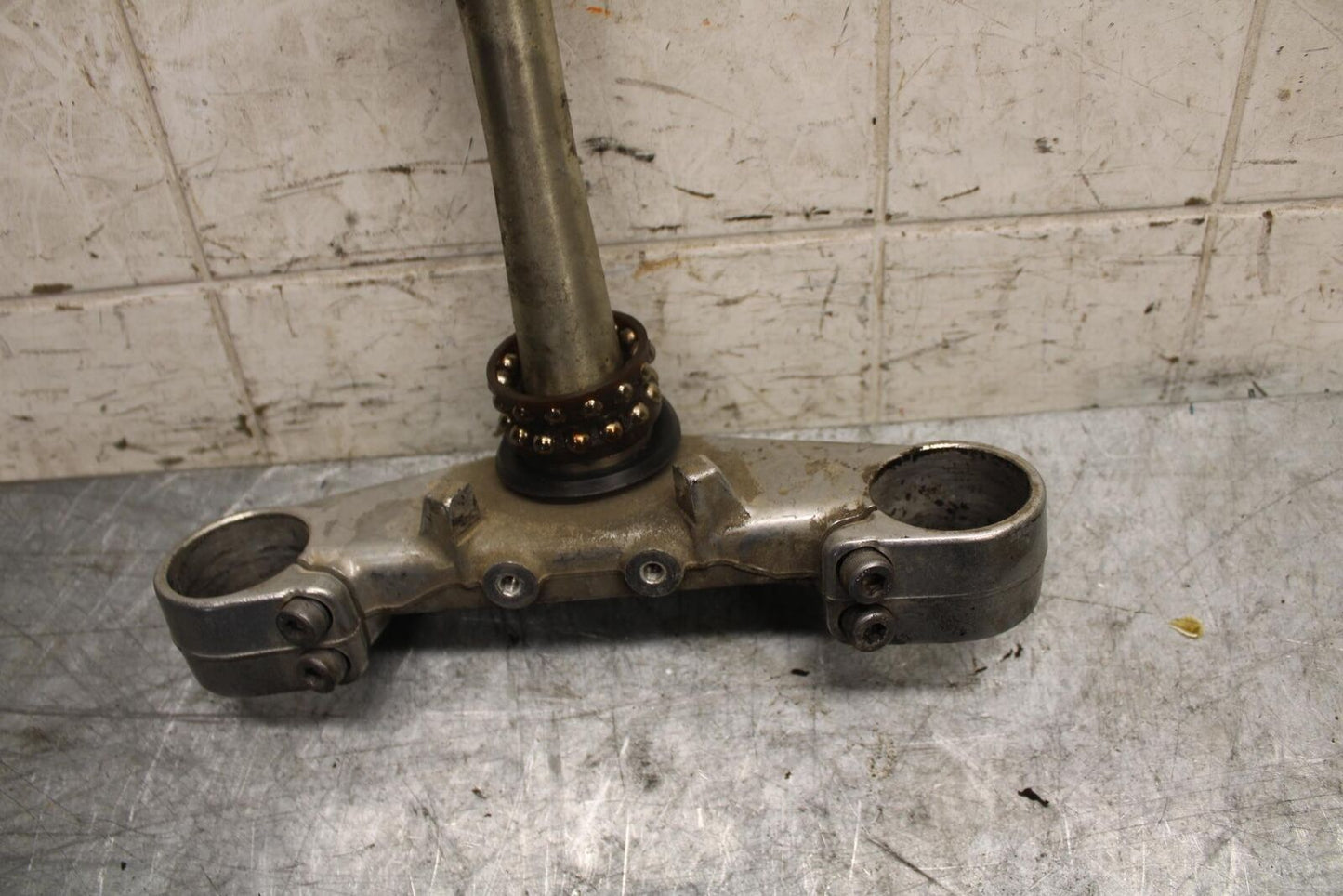 2003 Yamaha YZF R6 FORKS CLAMP LOWER TRIPLE TREE STEM 5SL-23340-00-00 BB539