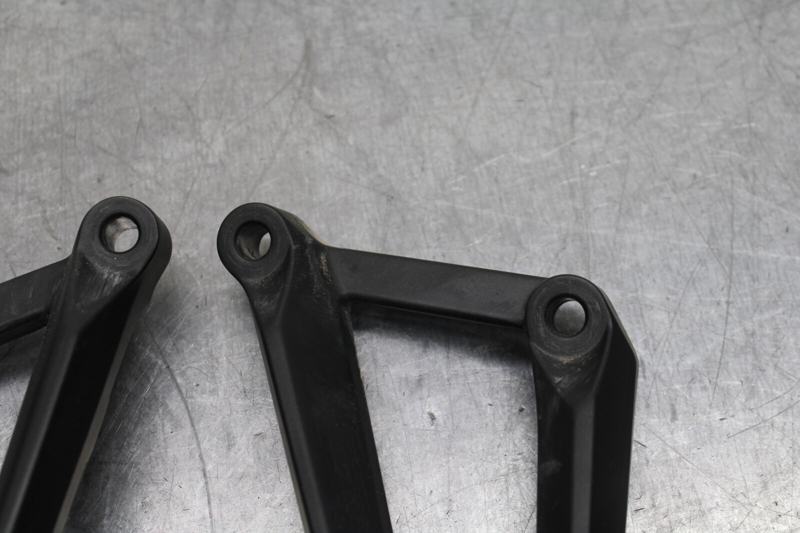 19-24 YAMAHA R3 REAR BACK PASSENGER PEG SET PAIR BB736