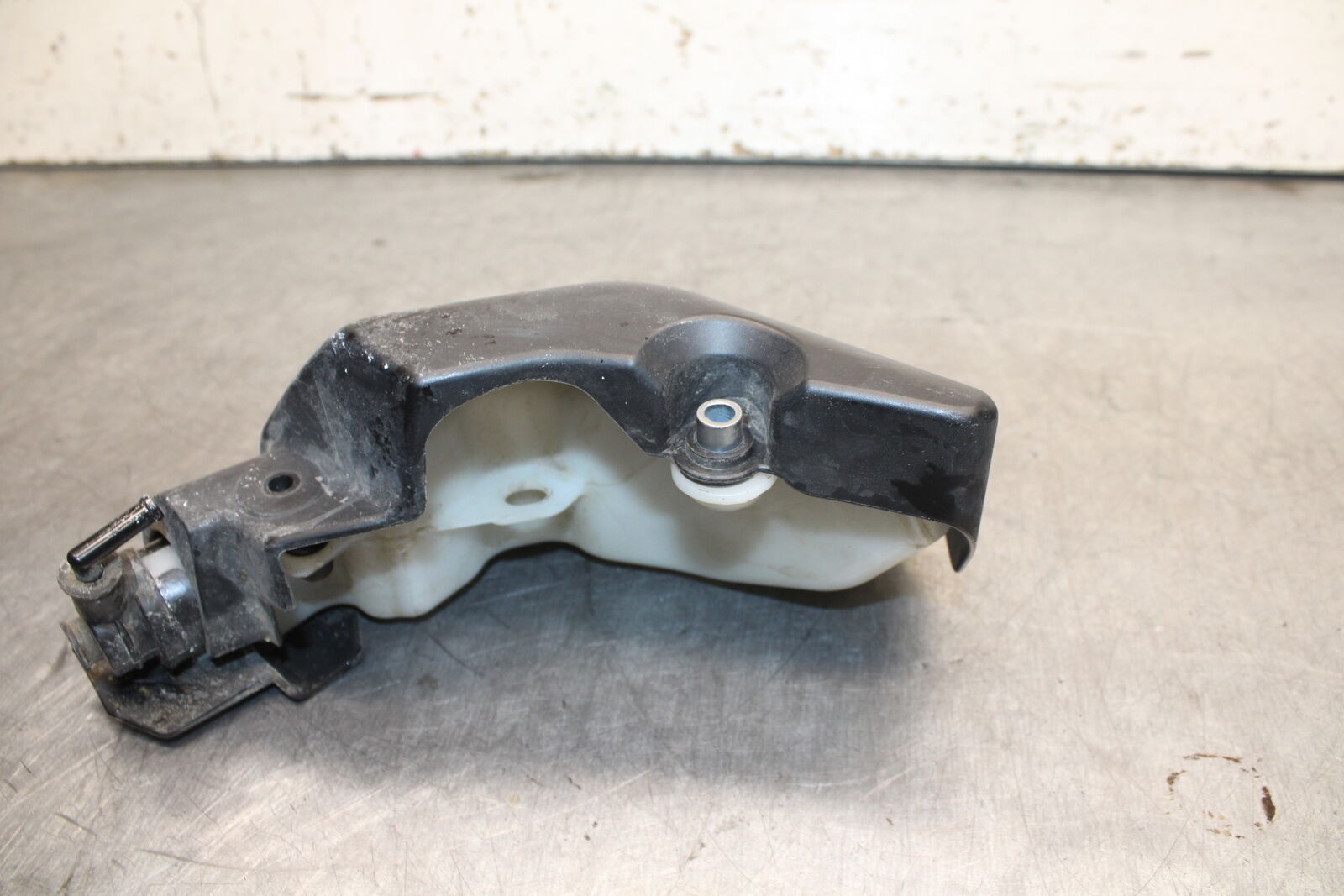 14-17 YAMAHA FZ09 COOLANT WATER TANK RESERVOIR BOTTLE BB111