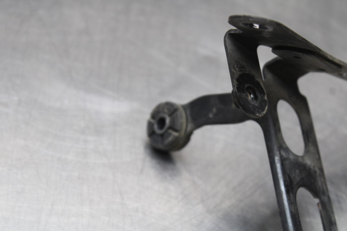 07-16 SUZUKI GSXR1000 OIL COOLER MOUNTING BRACKET MOUNT SUPPORT BB770