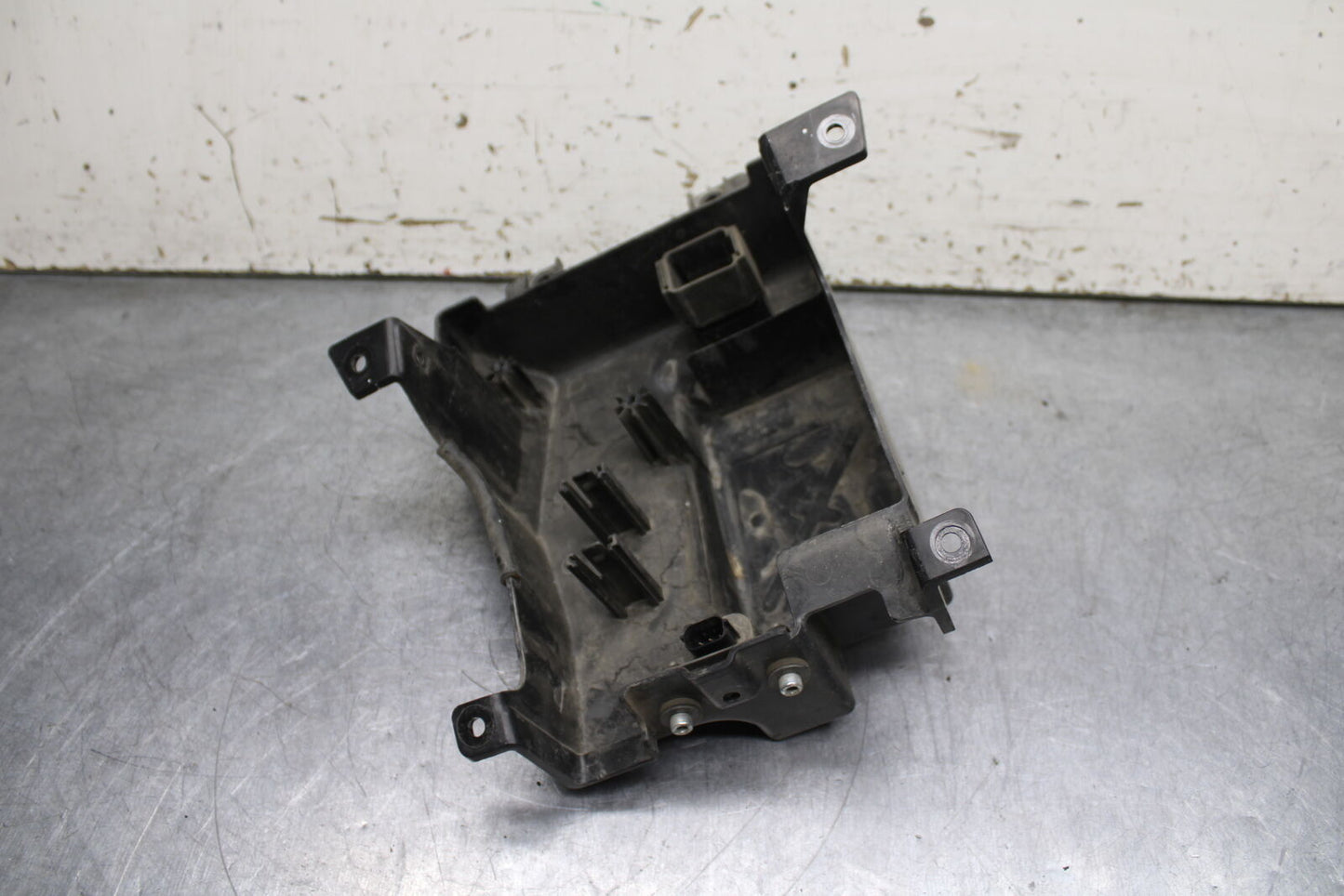 12-13 KAWASAKI Z1000 REAR BACK TAIL UNDERTAIL BATTERY TRAY PLASTIC BB743