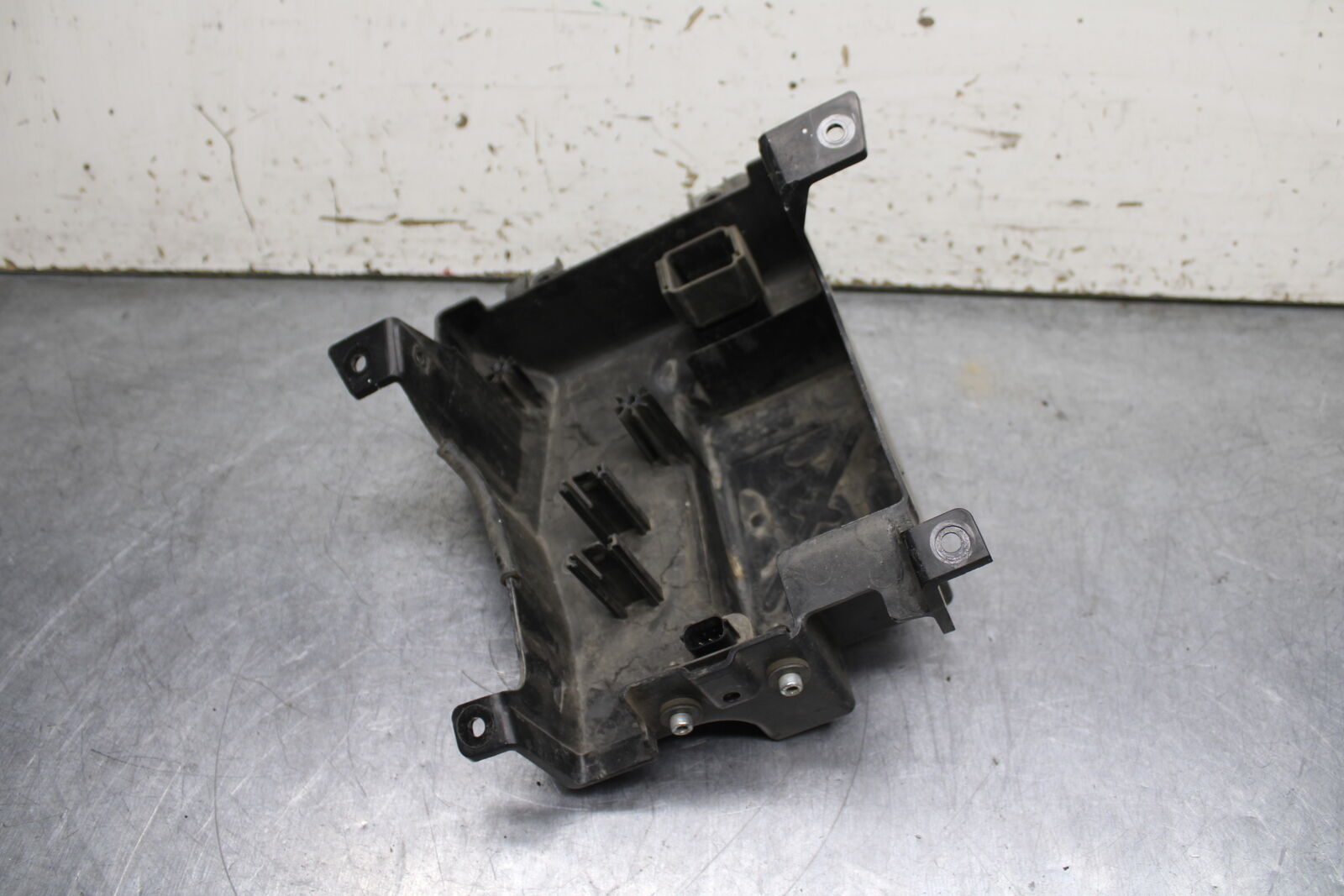 12-13 KAWASAKI Z1000 REAR BACK TAIL UNDERTAIL BATTERY TRAY PLASTIC BB743