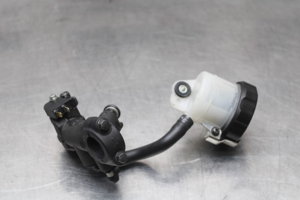 18 YAMAHA YZF R1  FRONT BRAKE MASTER CYLINDER BB838